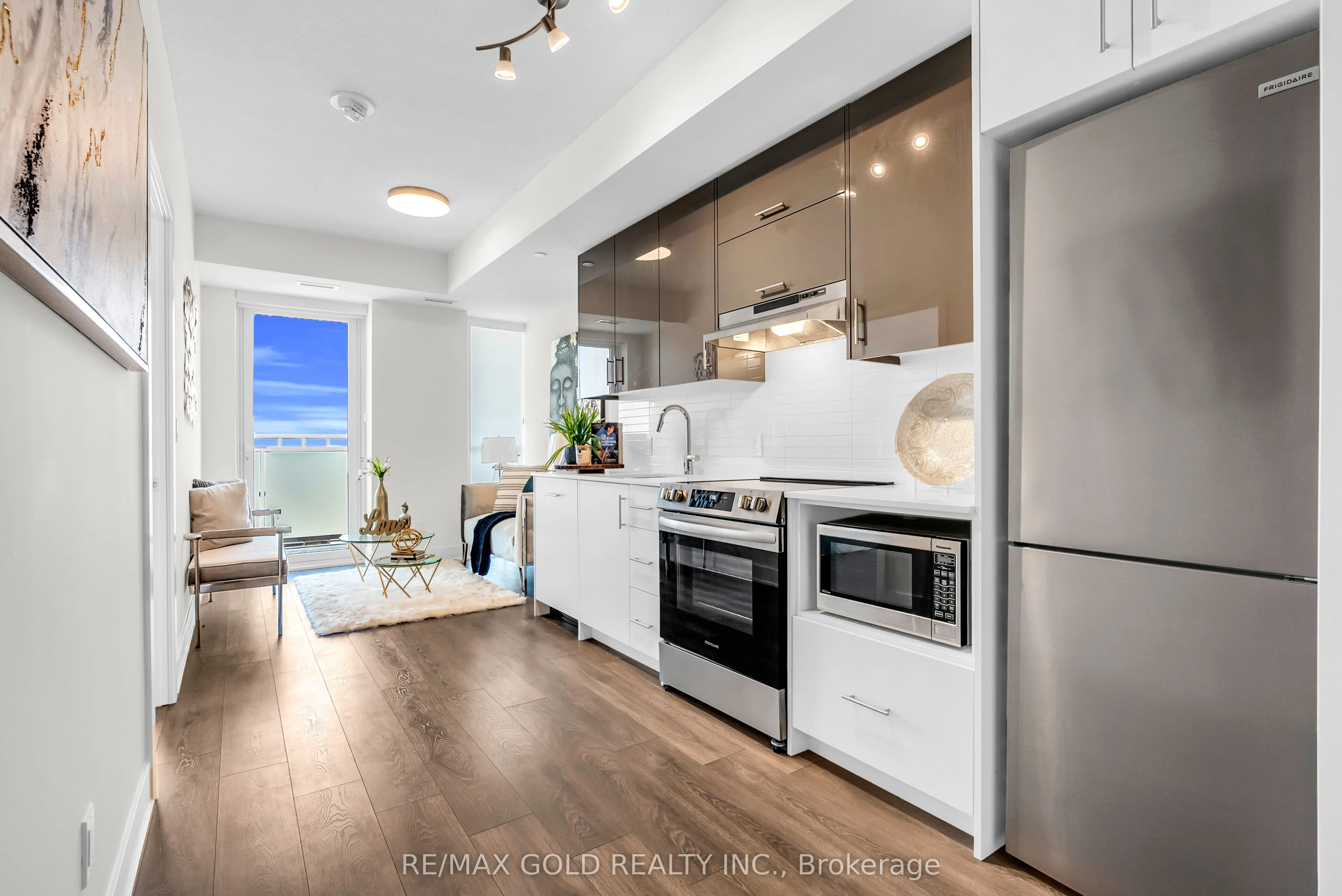 188 FAIRVIEW MALL Drive, #2101