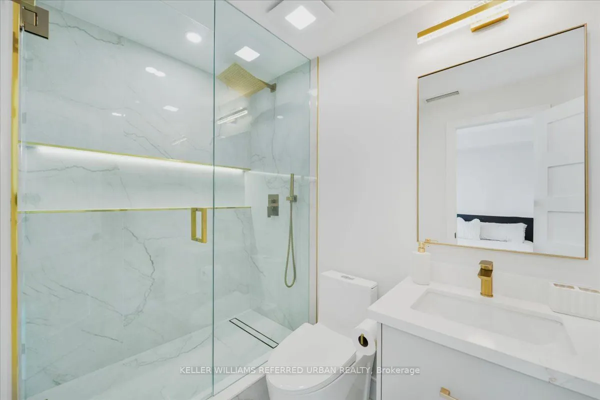 228 Queens Quay W, #2011