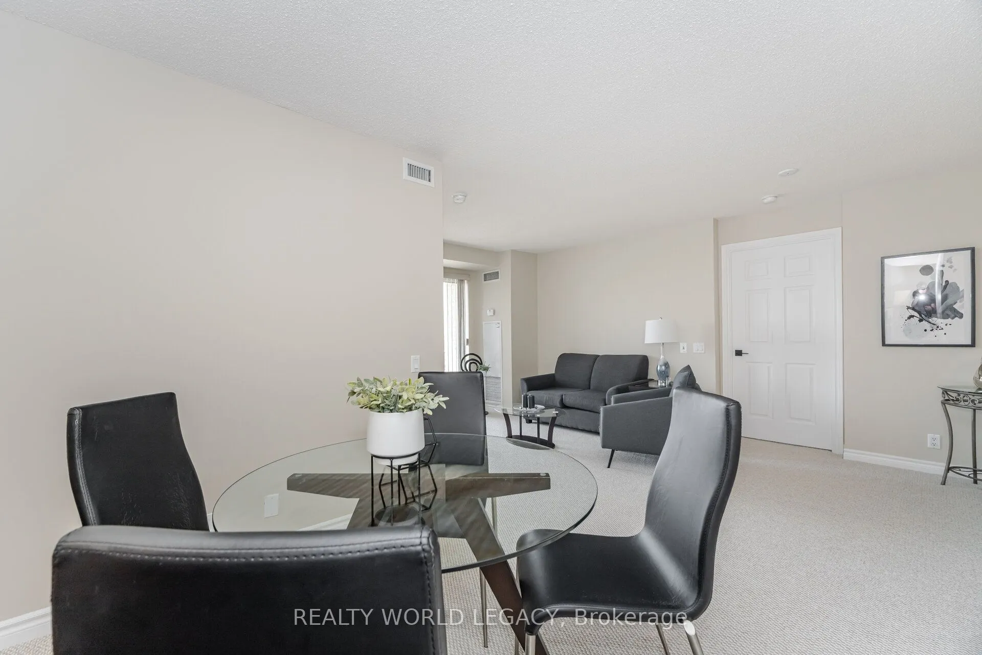 1720 Eglinton Avenue E, #610