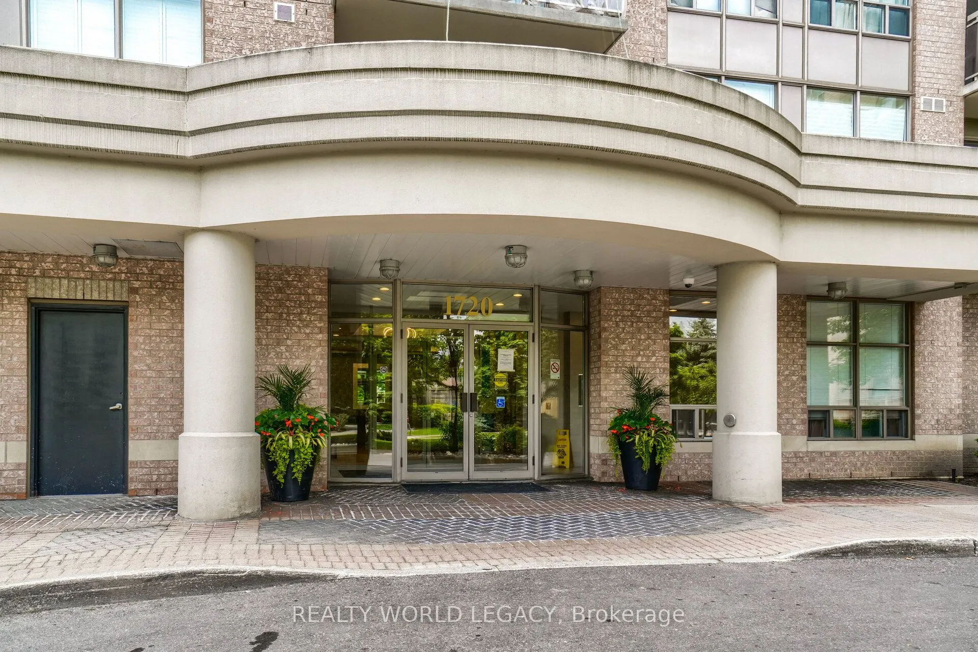 1720 Eglinton Avenue E, #610