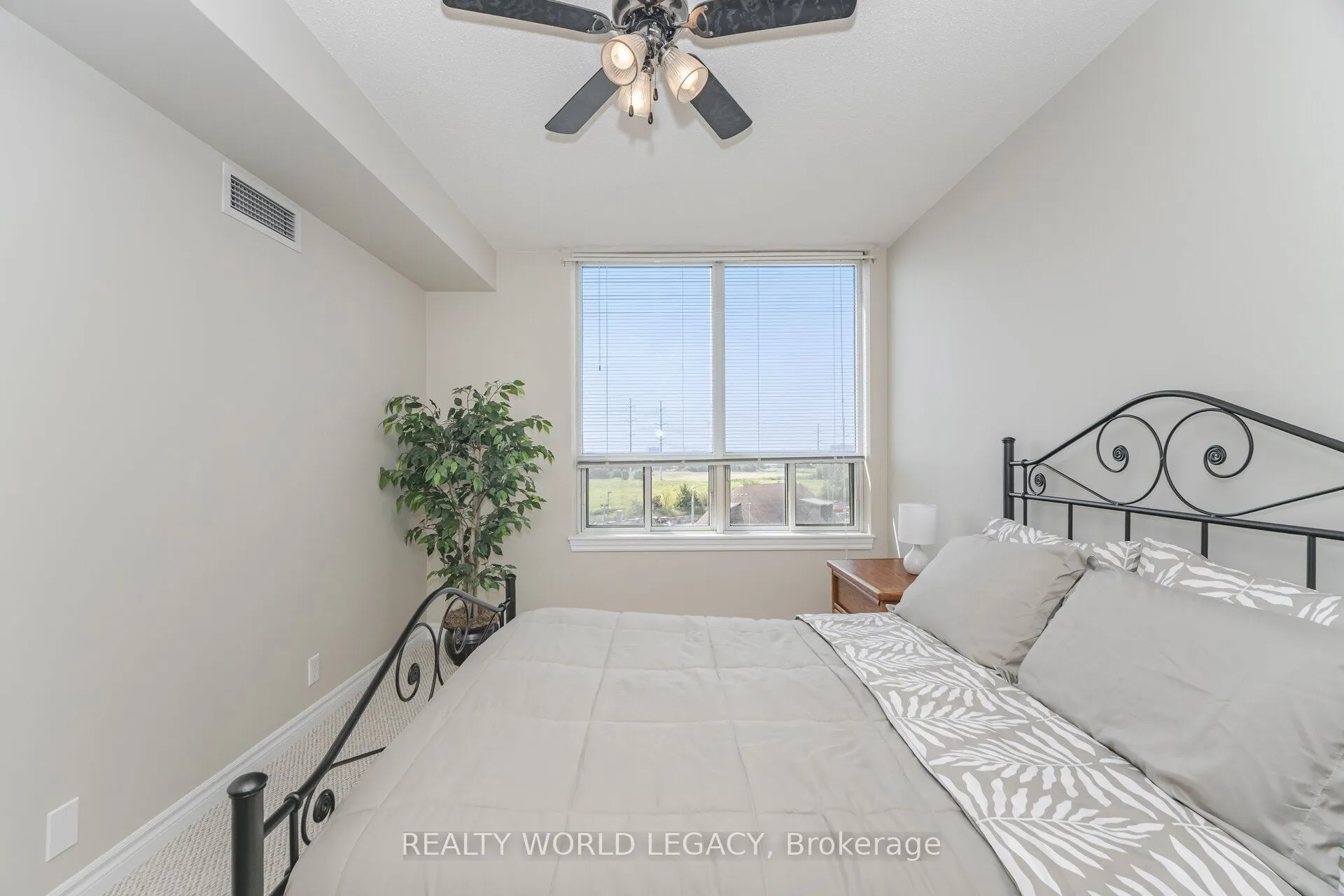 1720 Eglinton Avenue E, #610