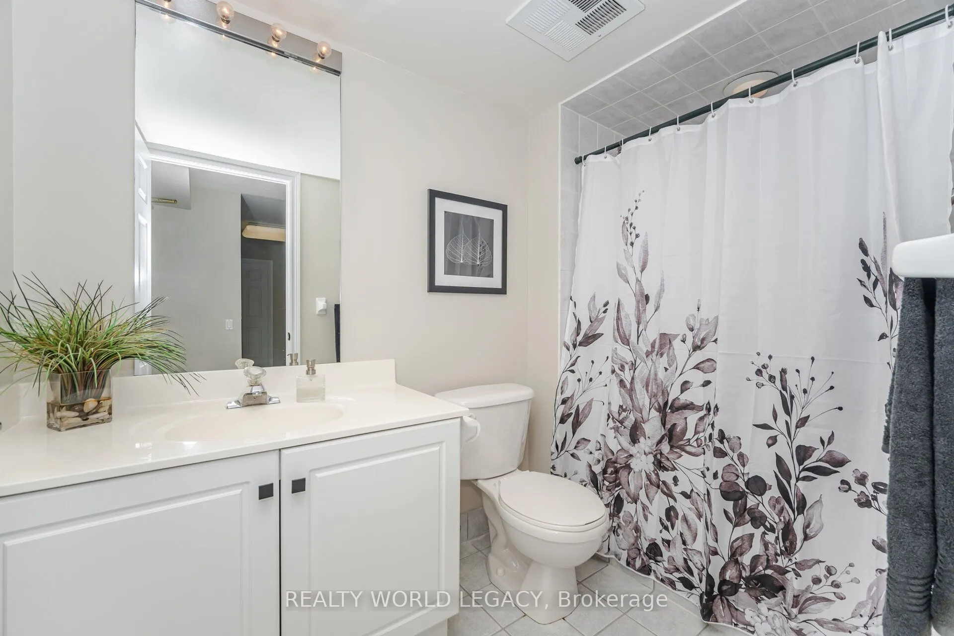 1720 Eglinton Avenue E, #610