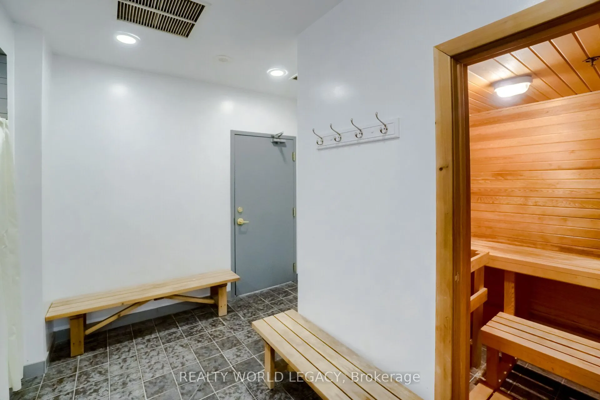 1720 Eglinton Avenue E, #610