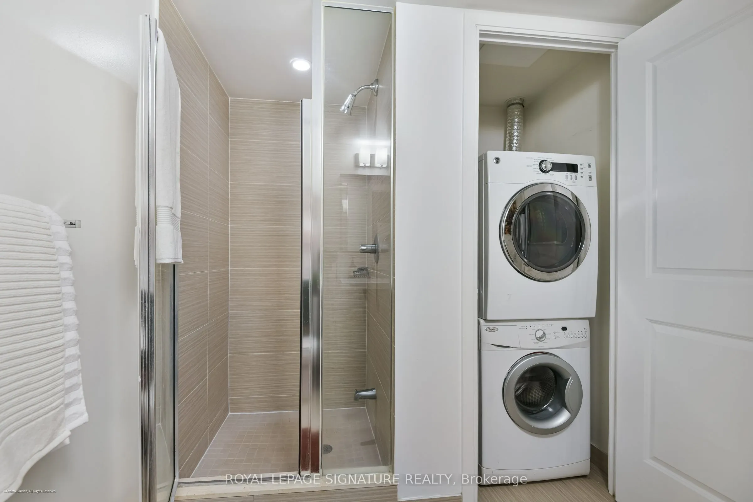 560 Front Street W, #1007