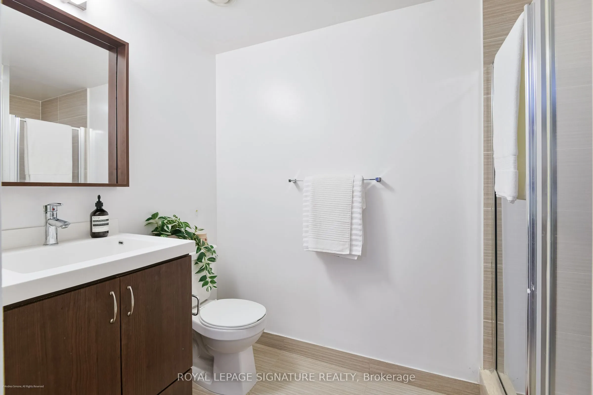 560 Front Street W, #1007