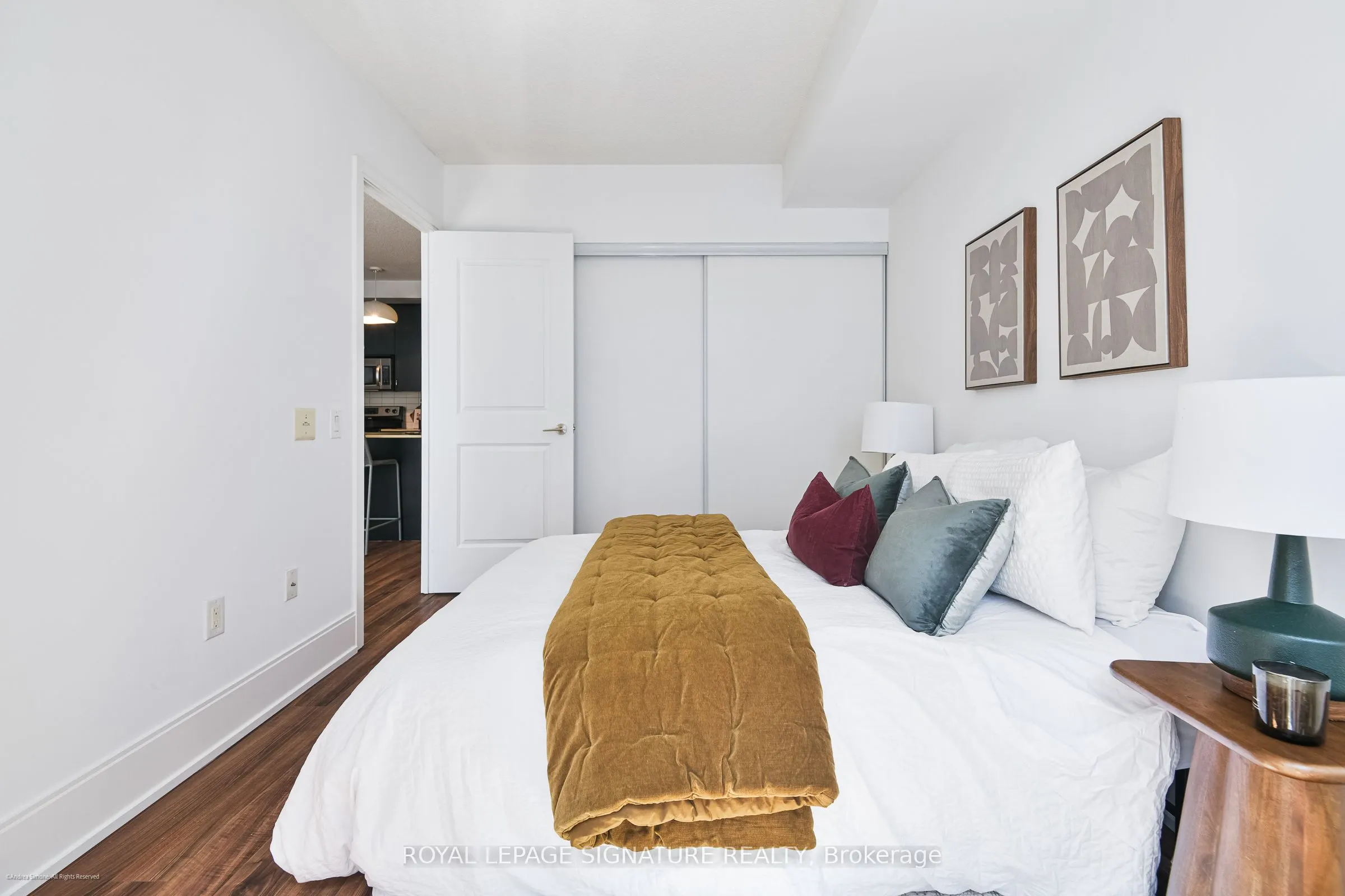 560 Front Street W, #1007