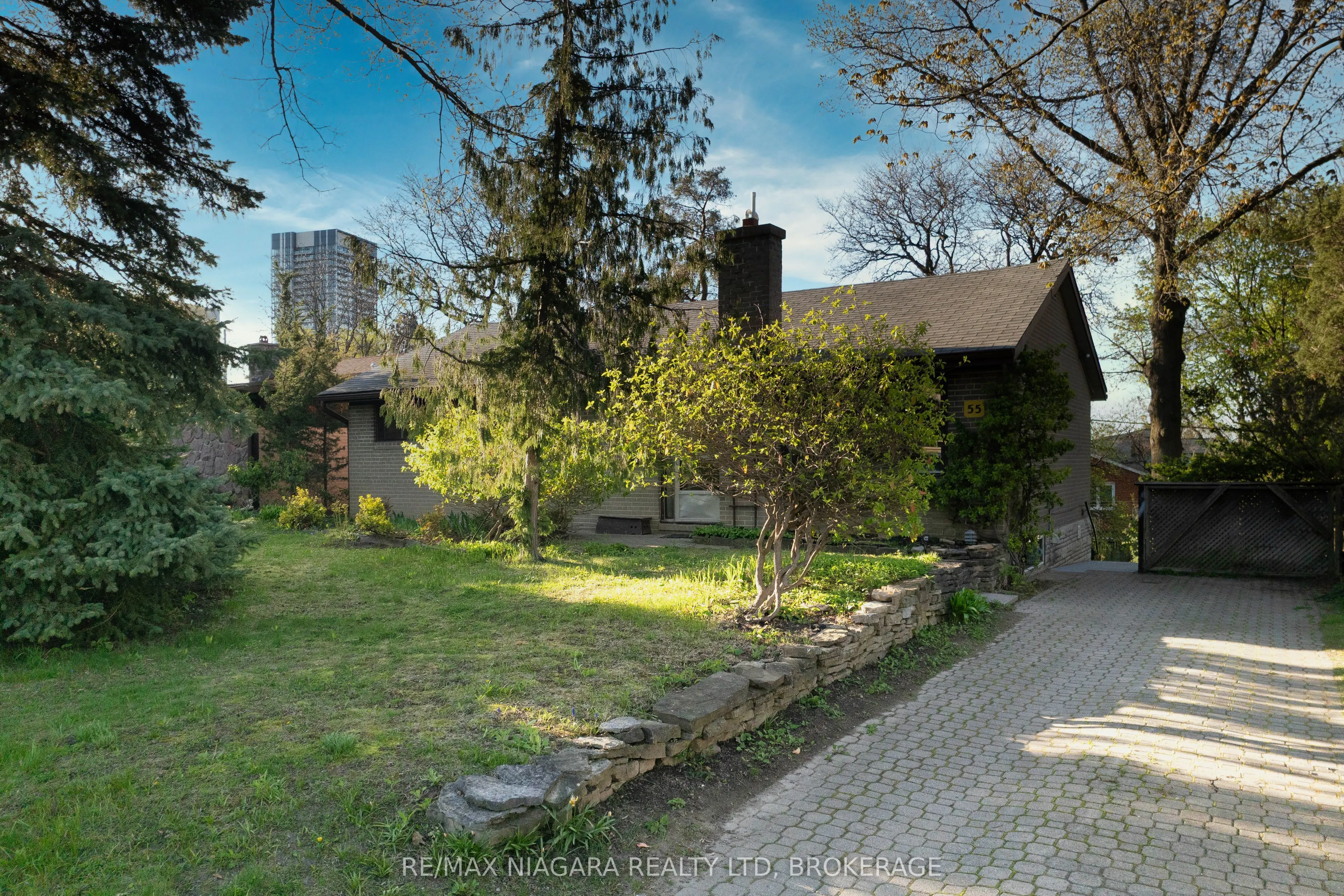 55 North Hills Terrace