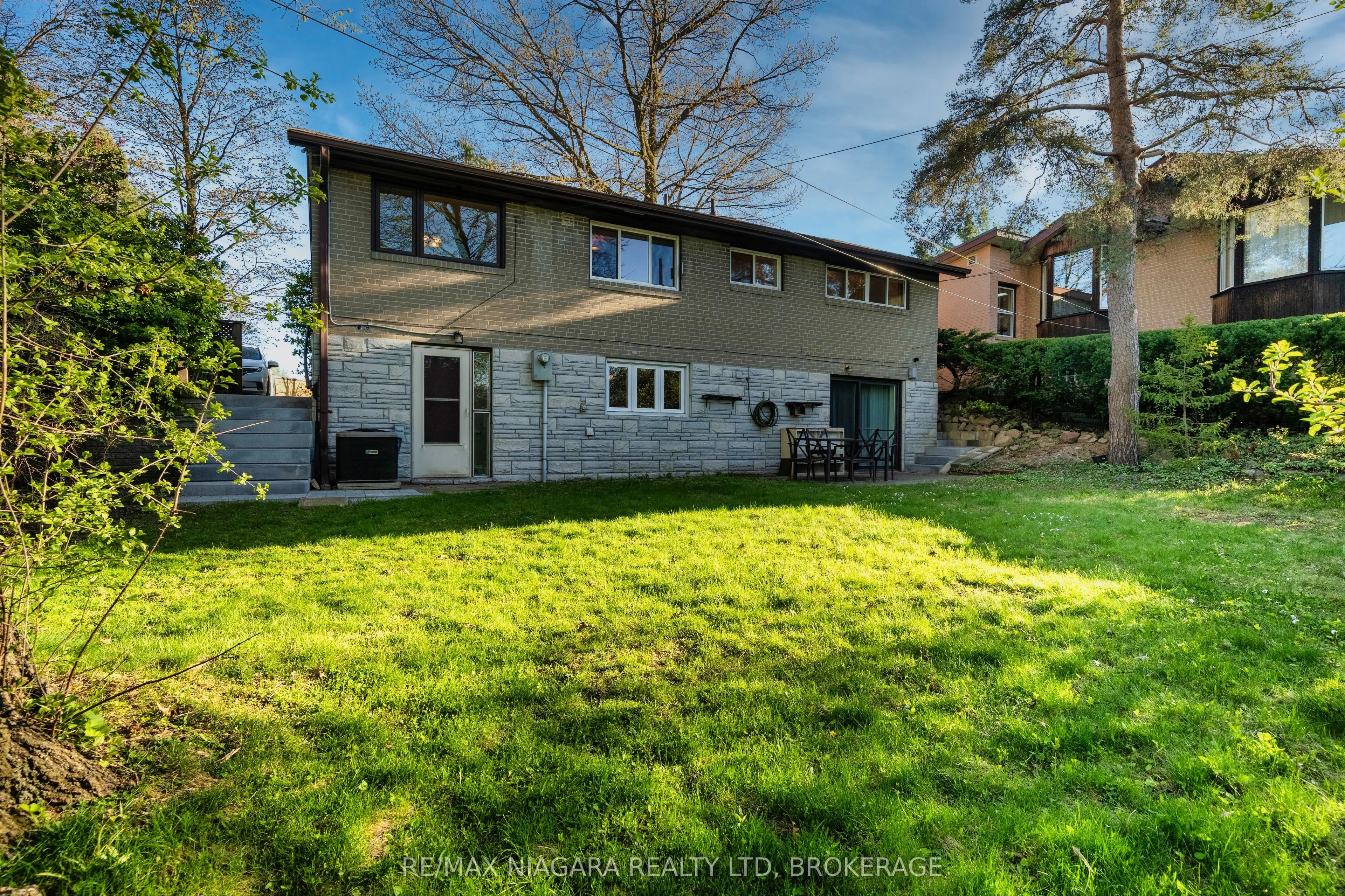 55 North Hills Terrace