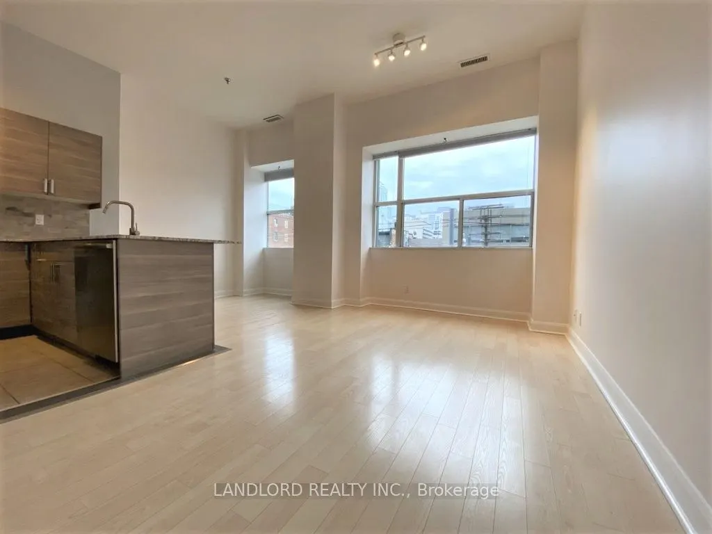 700 King Street W, #212
