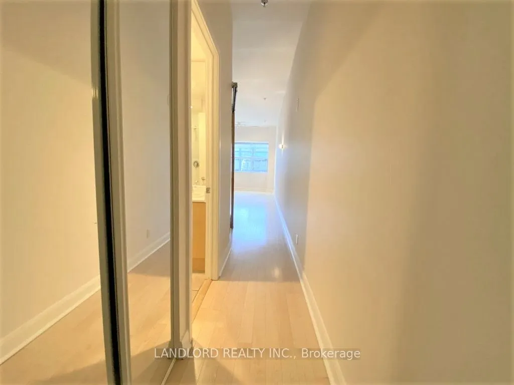 700 King Street W, #212
