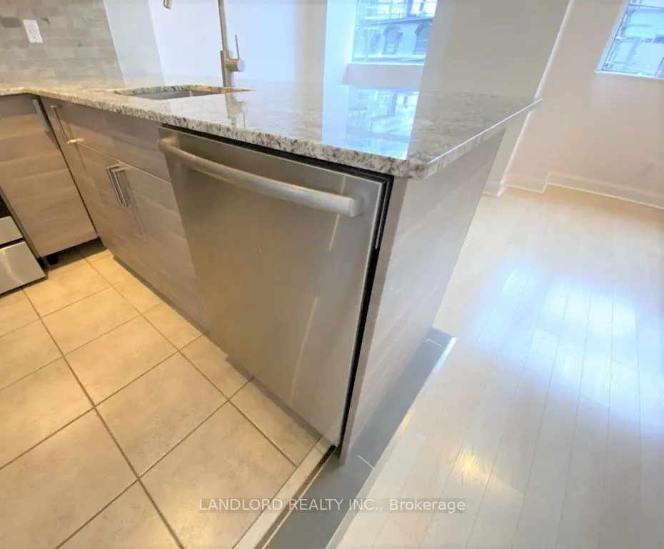 700 King Street W, #212