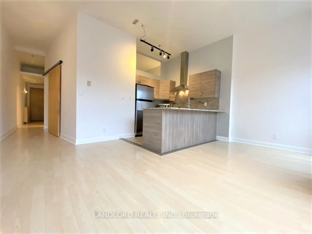 700 King Street W, #212