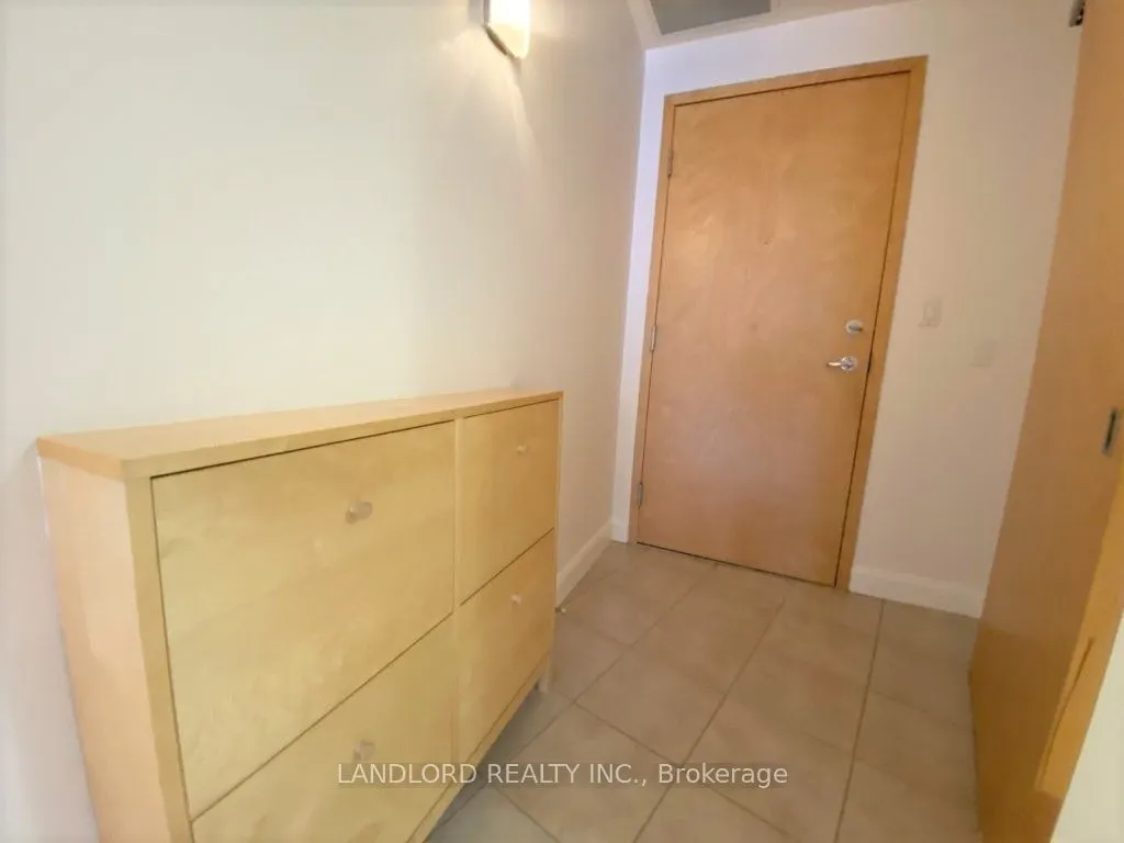 700 King Street W, #212