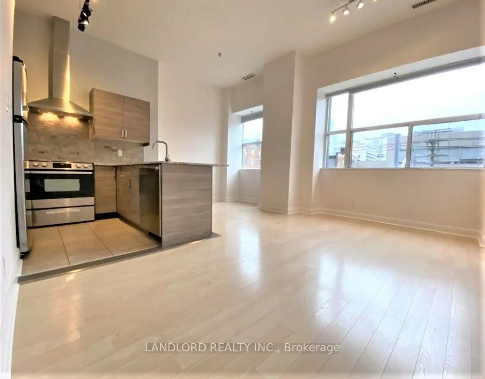 700 King Street W, #212