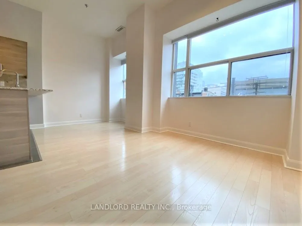 700 King Street W, #212