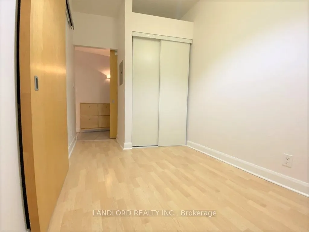 700 King Street W, #212