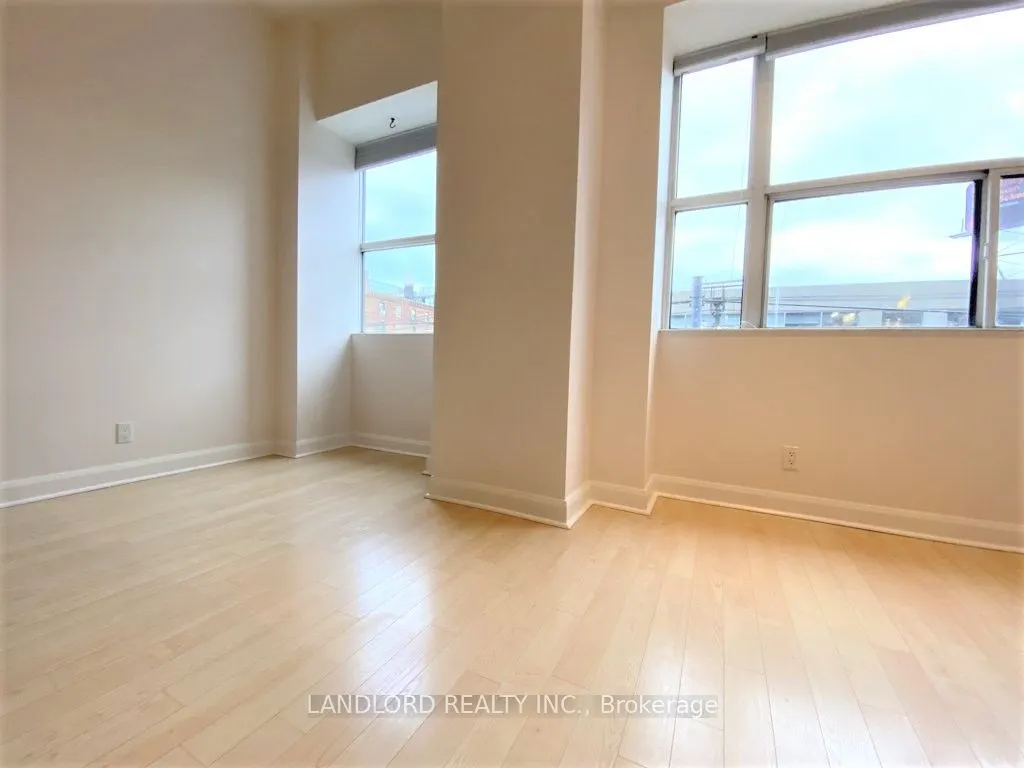 700 King Street W, #212