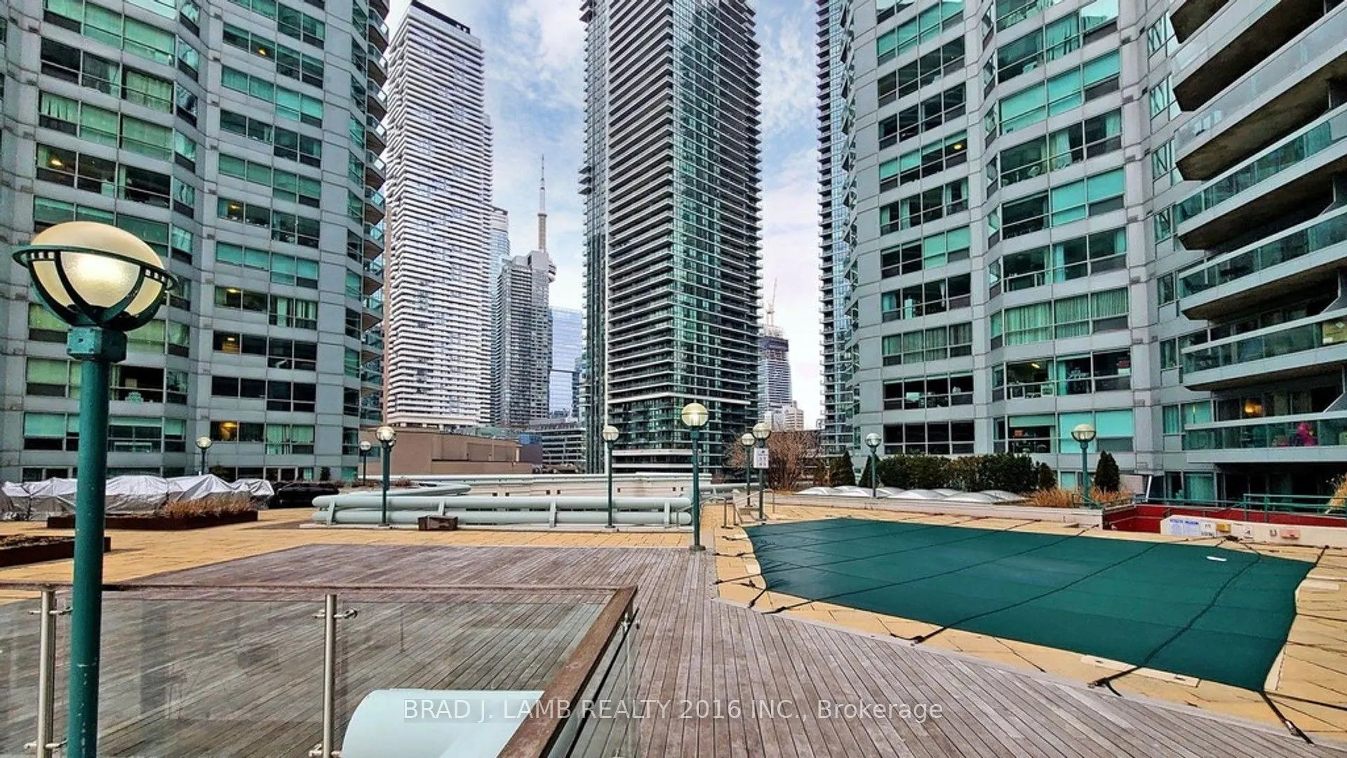 10 Yonge Street, #907