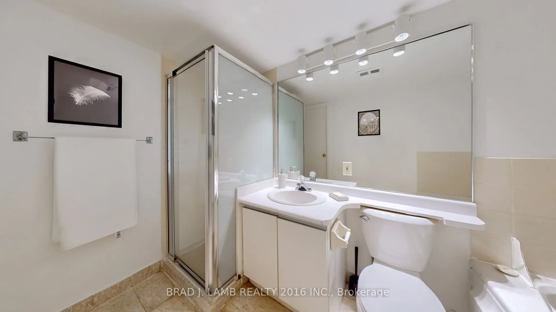 10 Yonge Street, #907