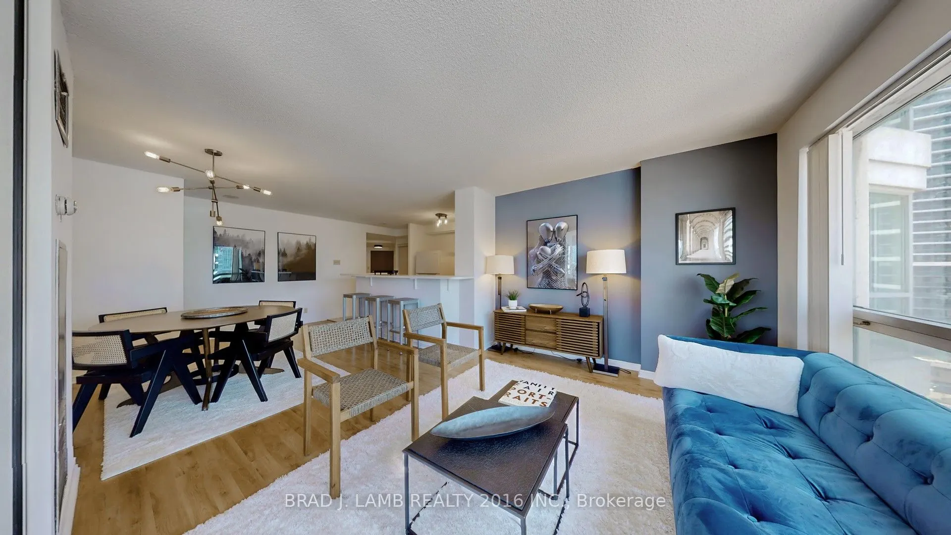 10 Yonge Street, #907