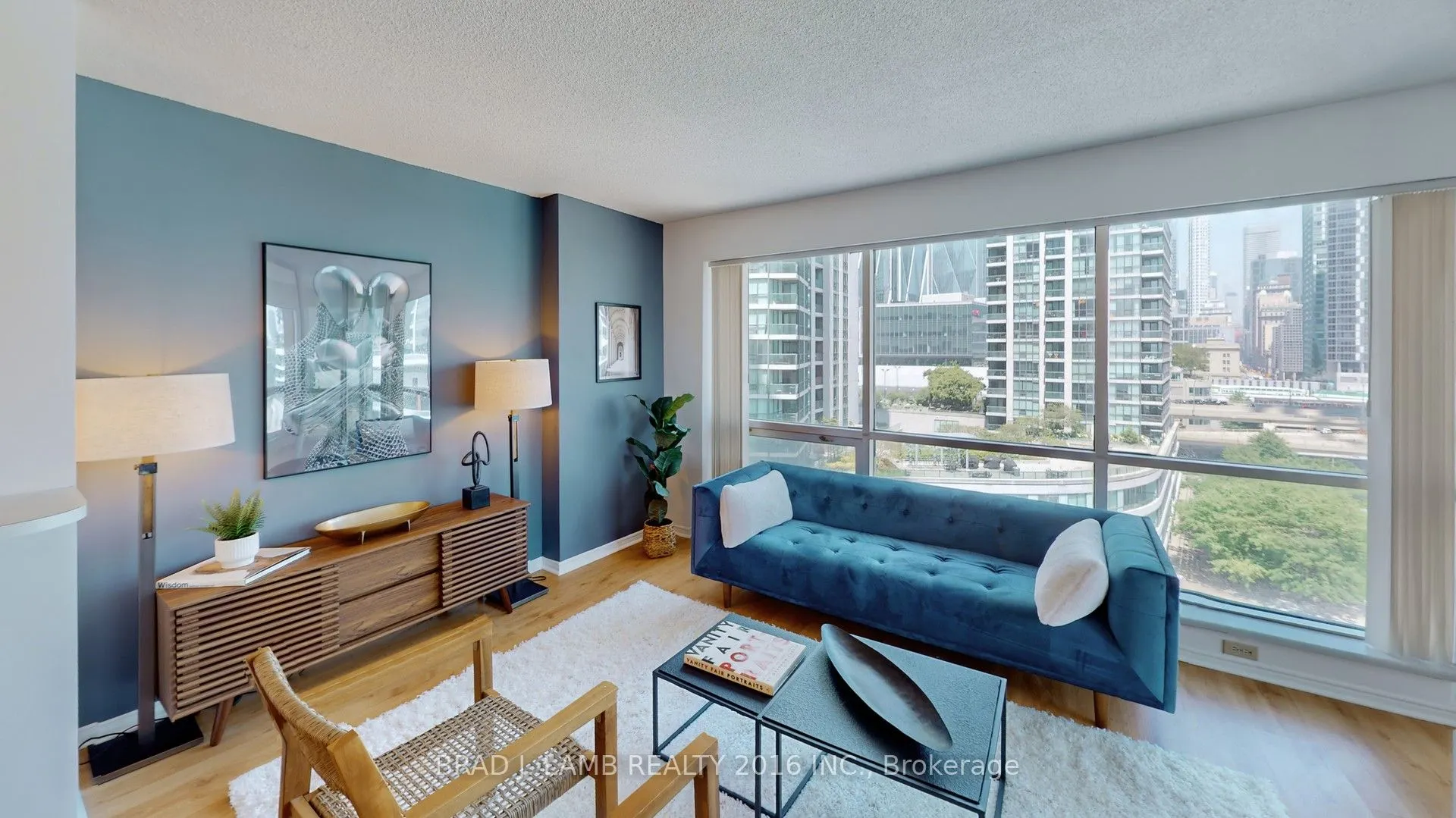 10 Yonge Street, #907
