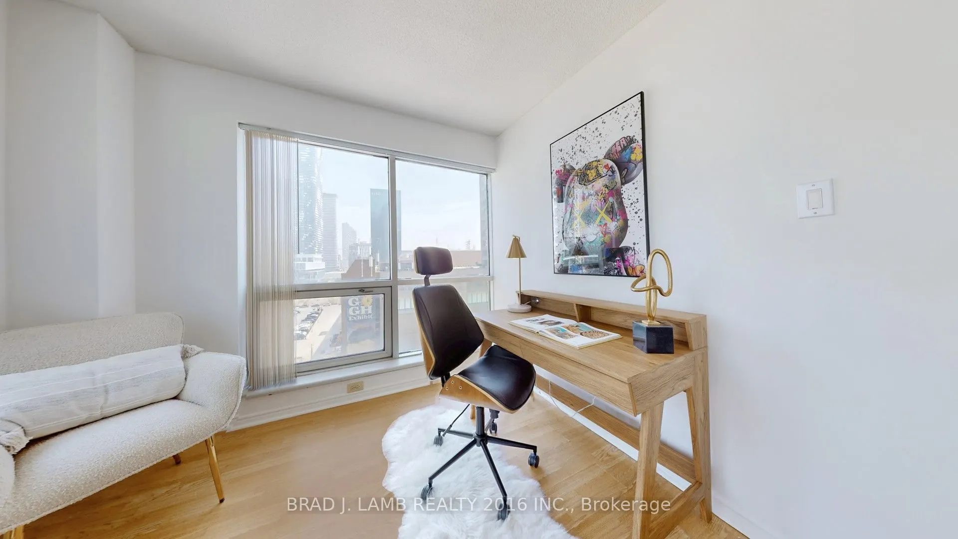 10 Yonge Street, #907