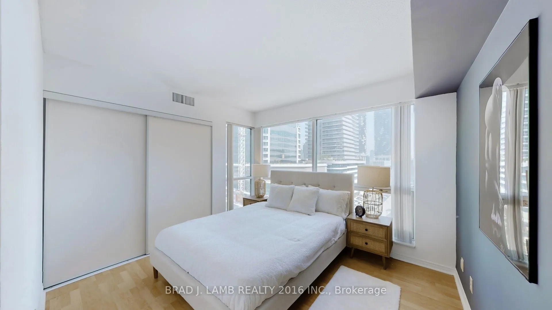 10 Yonge Street, #907