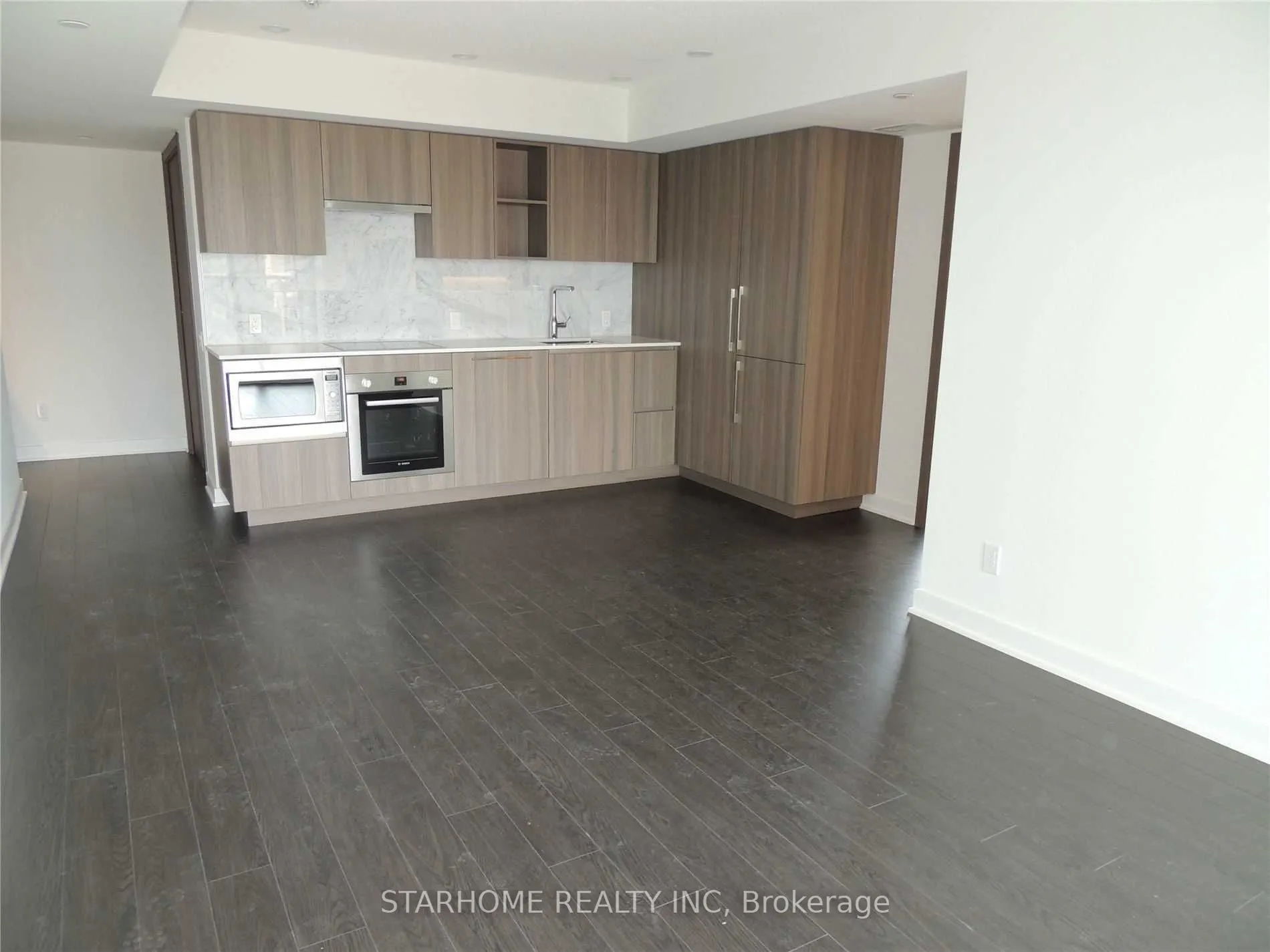17 Bathurst Street, #2010