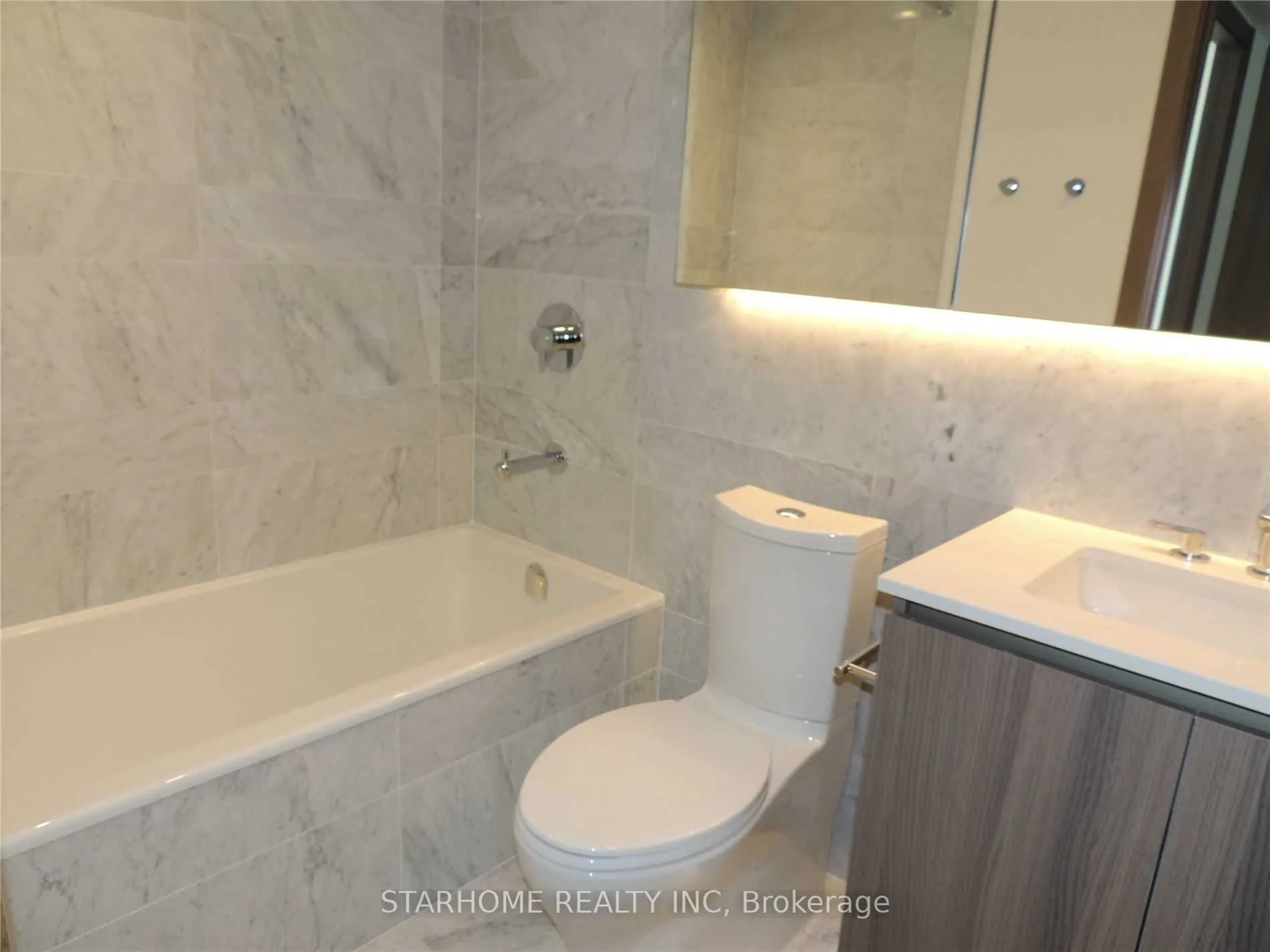 17 Bathurst Street, #2010