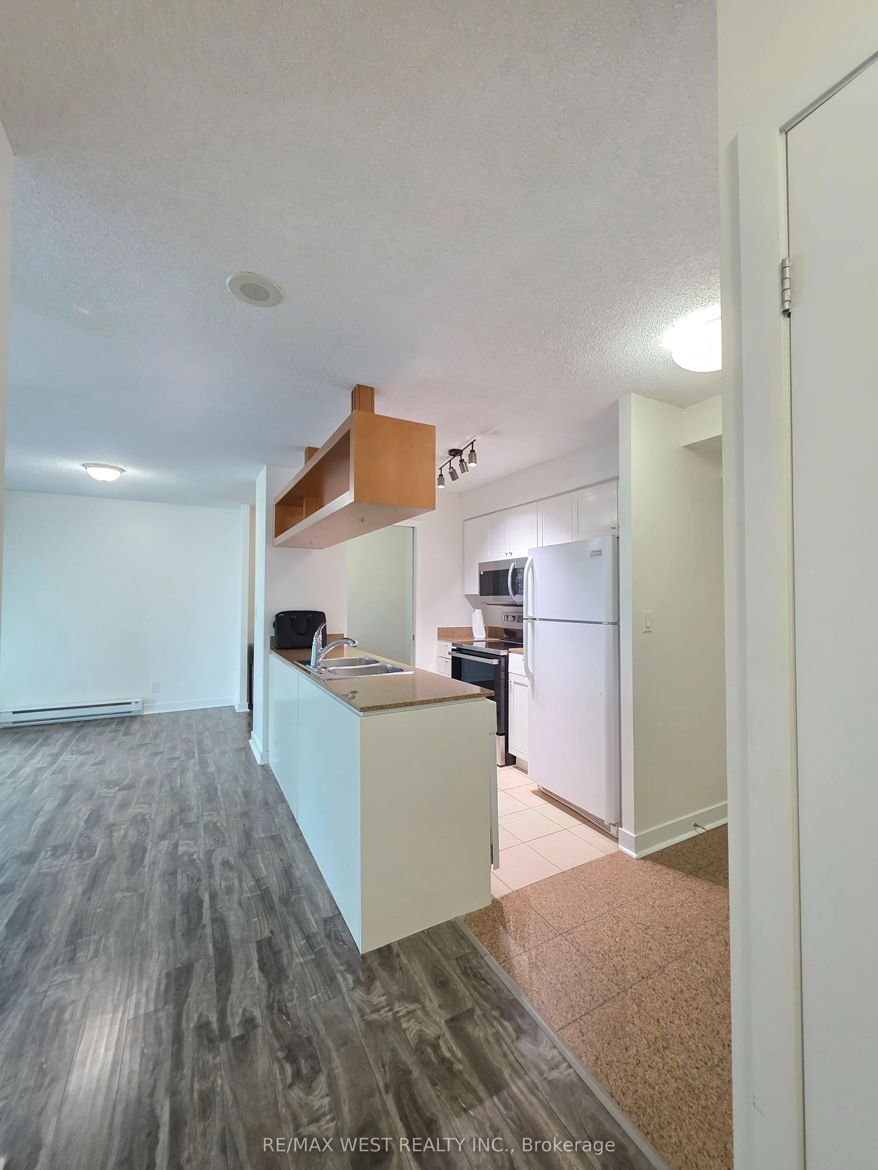 81 Navy Wharf Court, #2108