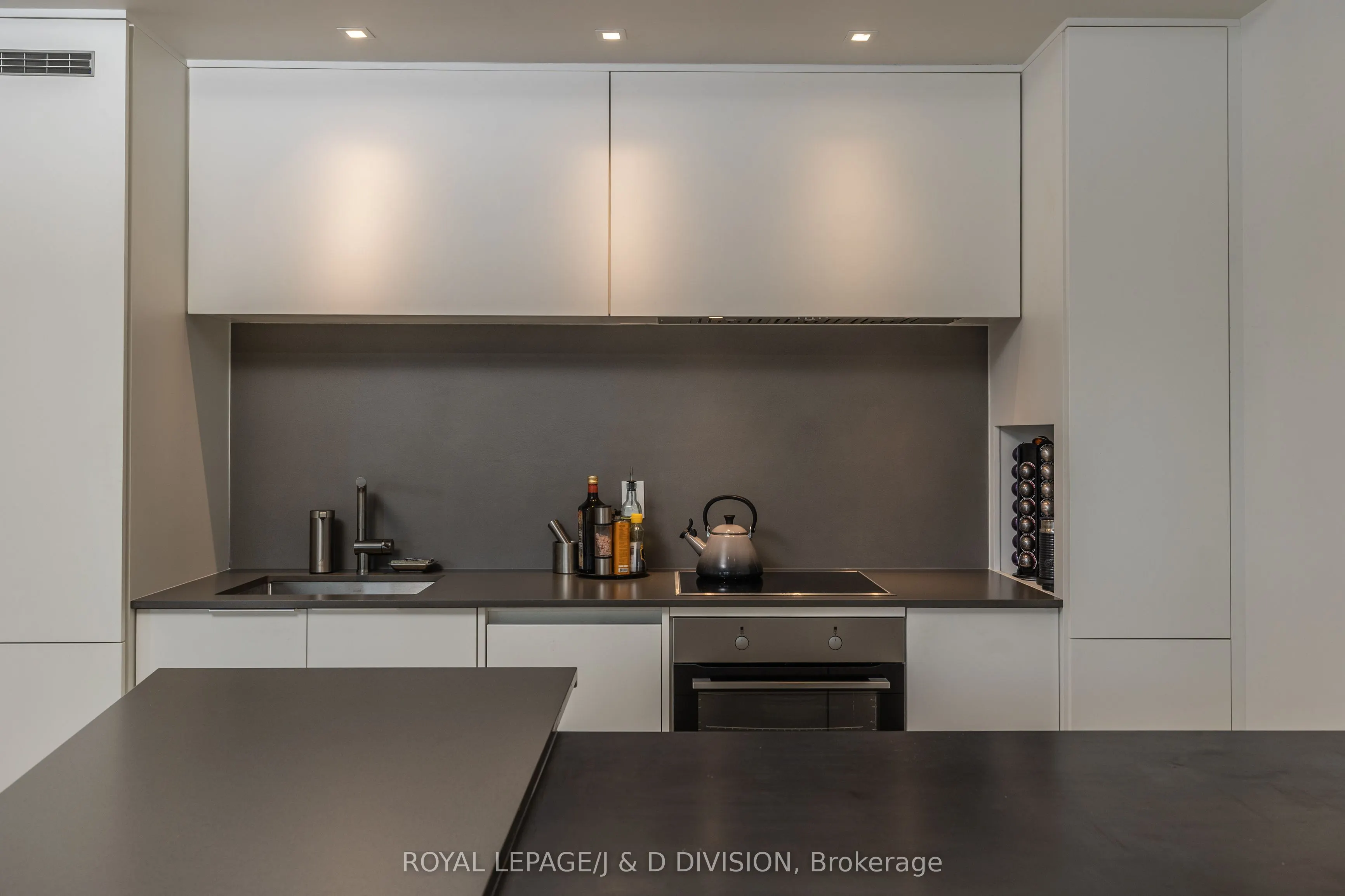 650 King Street W, #506