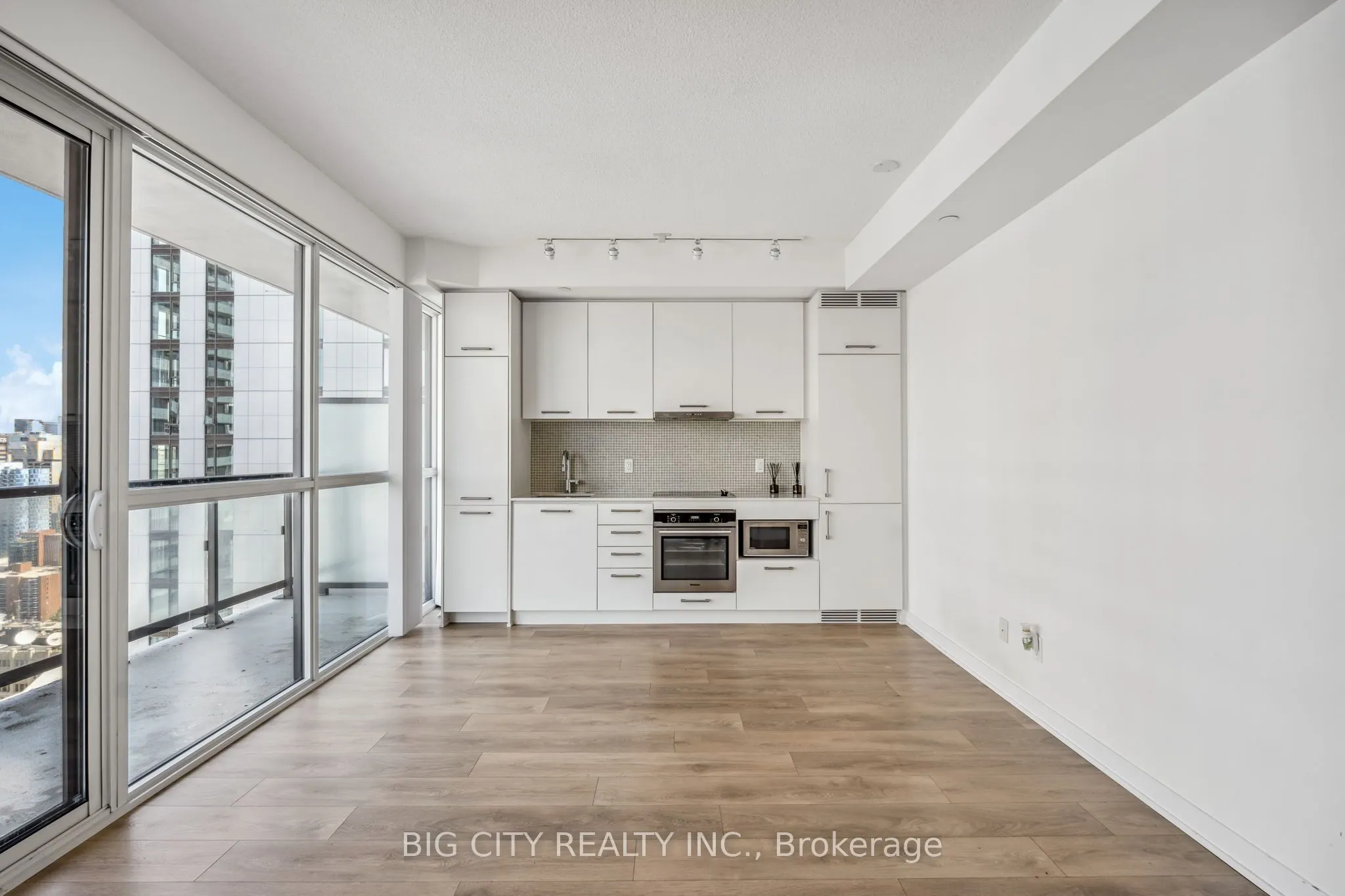 87 Peter Street, #3107