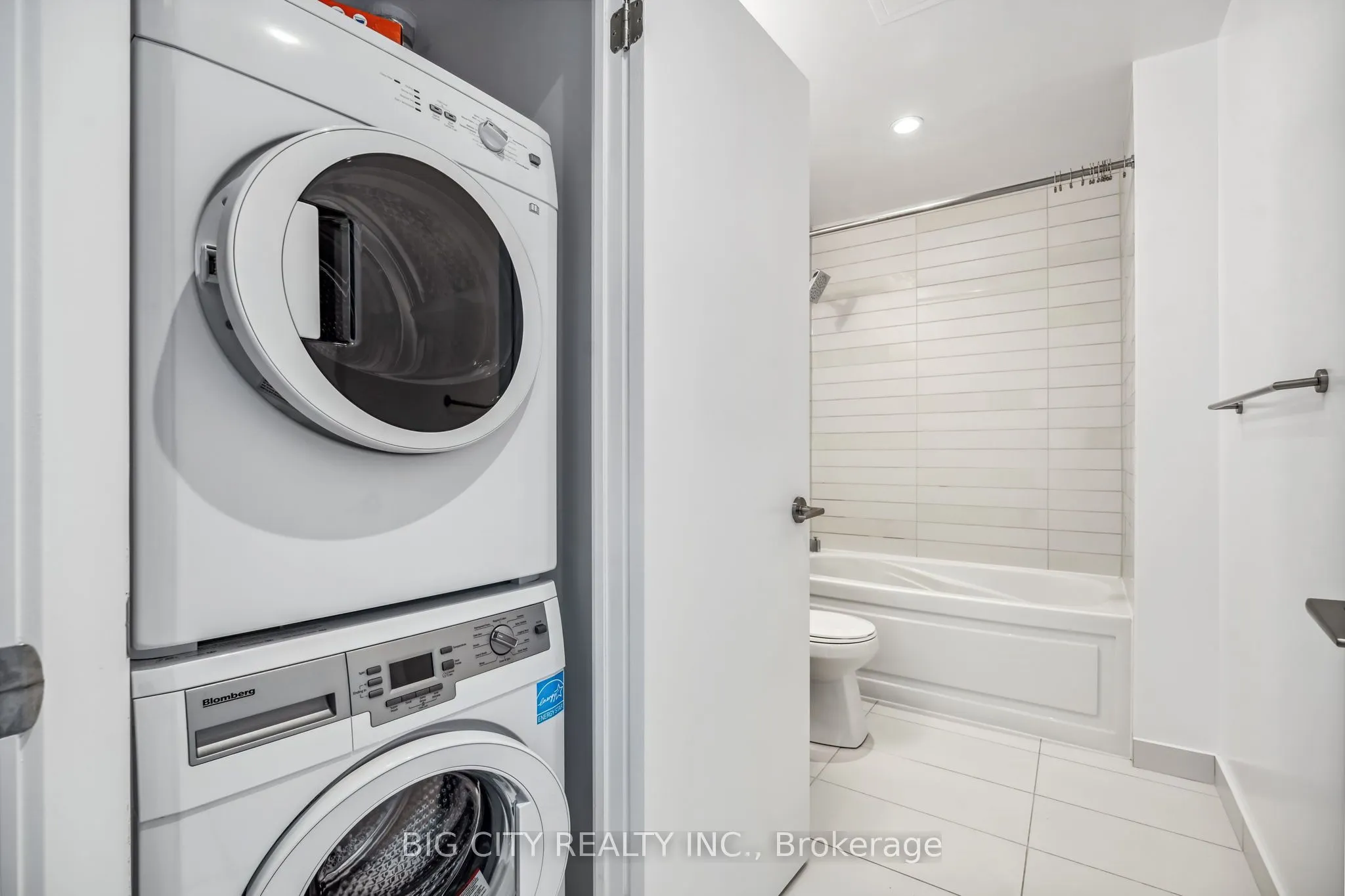 87 Peter Street, #3107