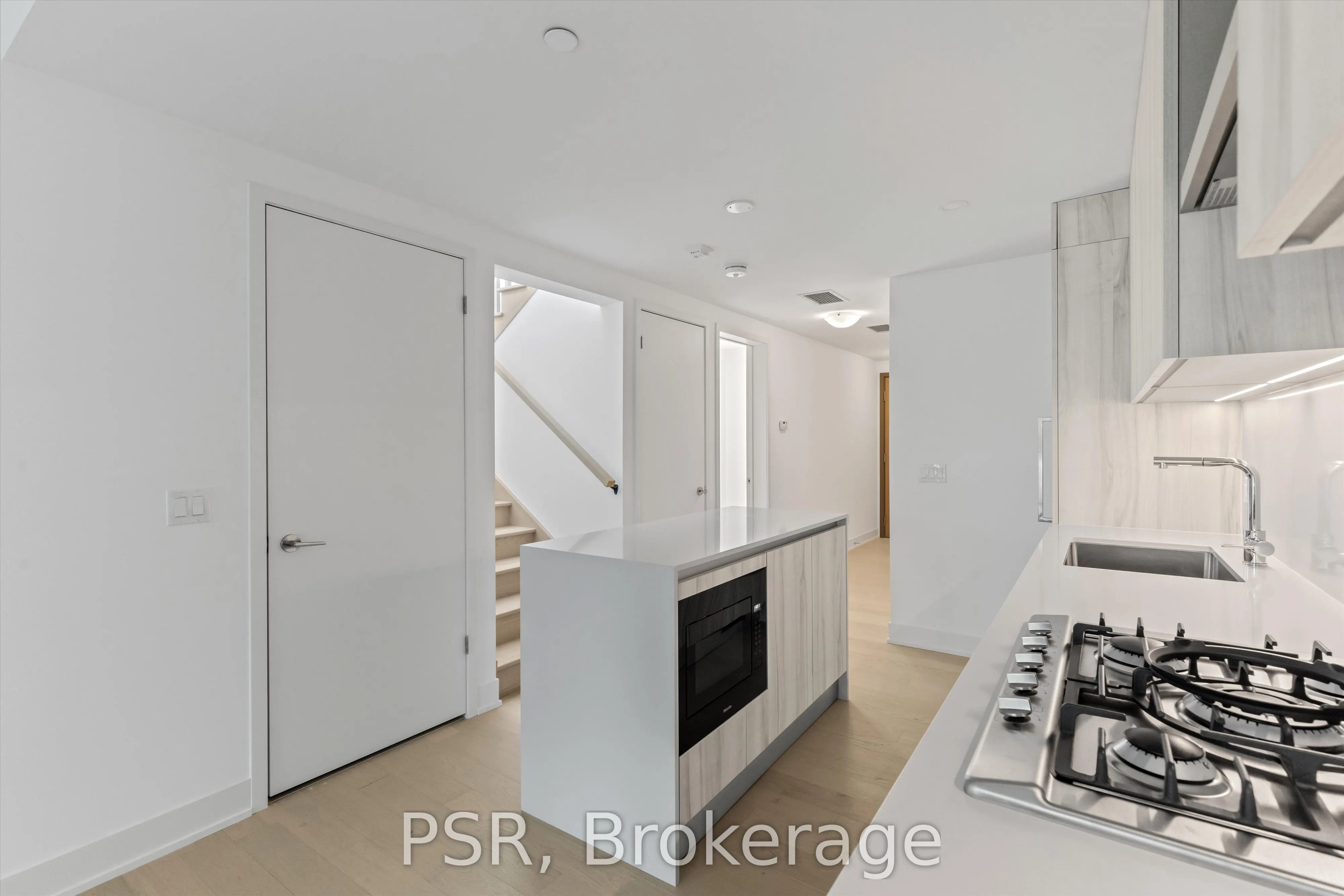 200 Keewatin Avenue, #PH401