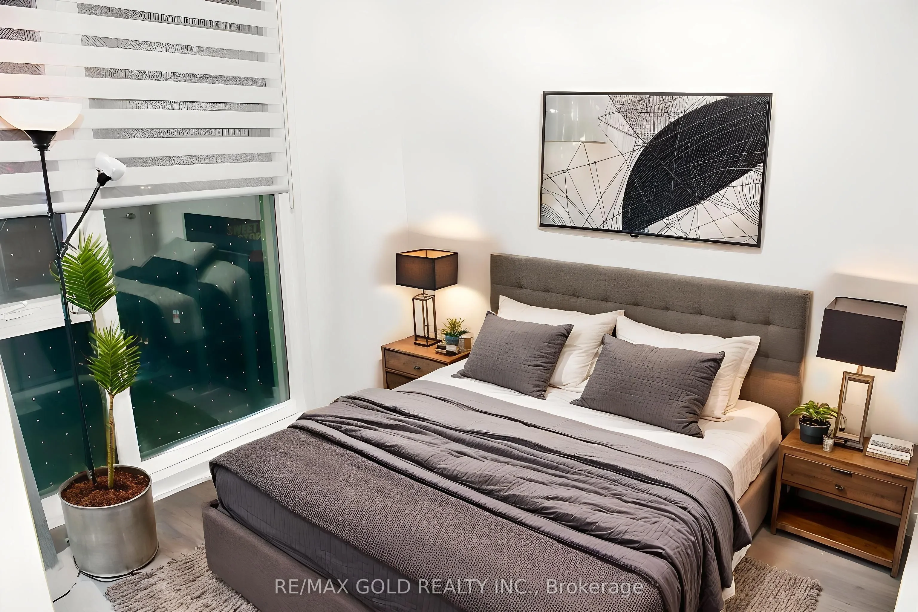 576 Front Street W