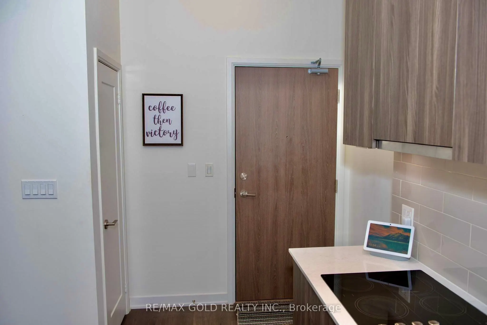 576 Front Street W