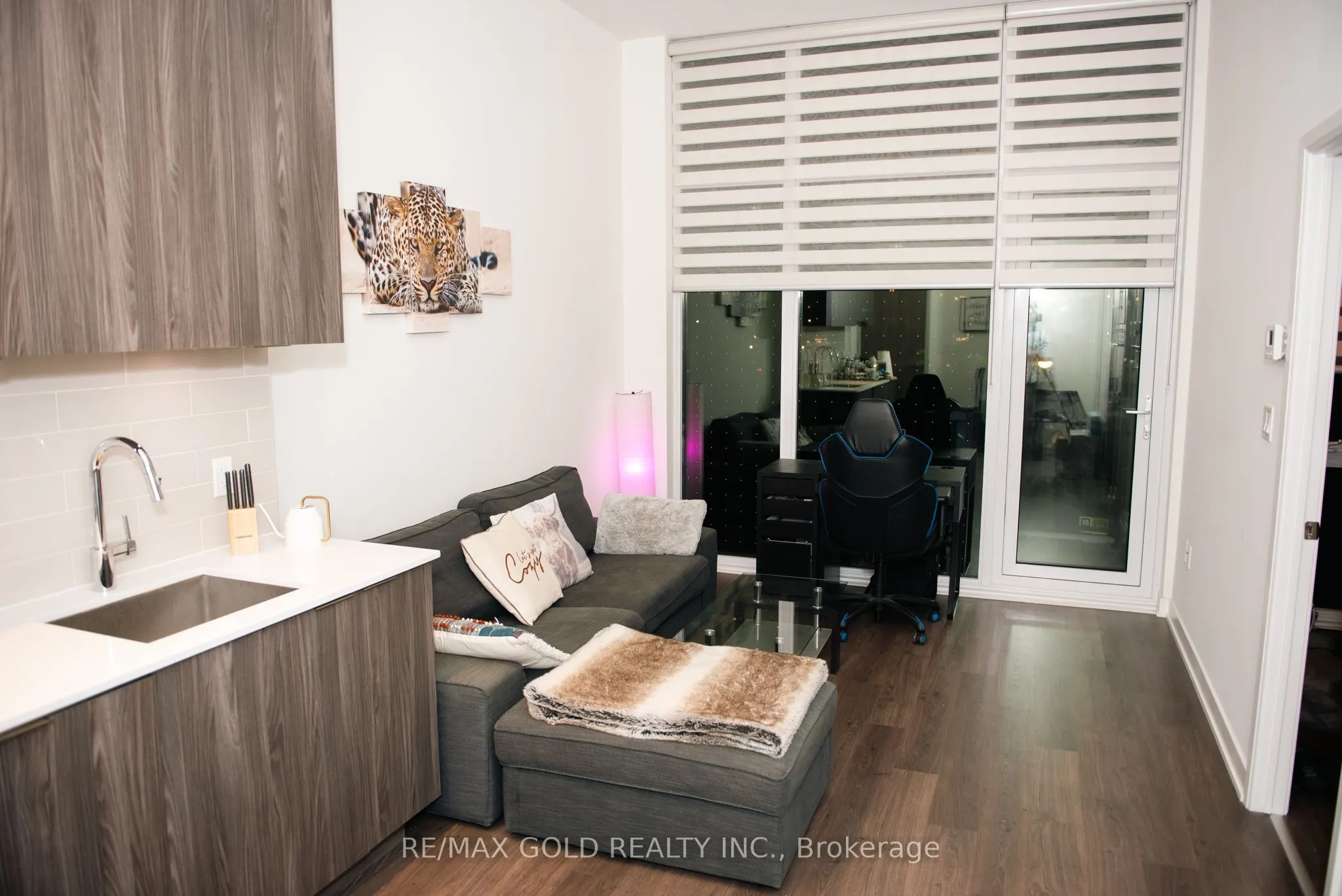 576 Front Street W