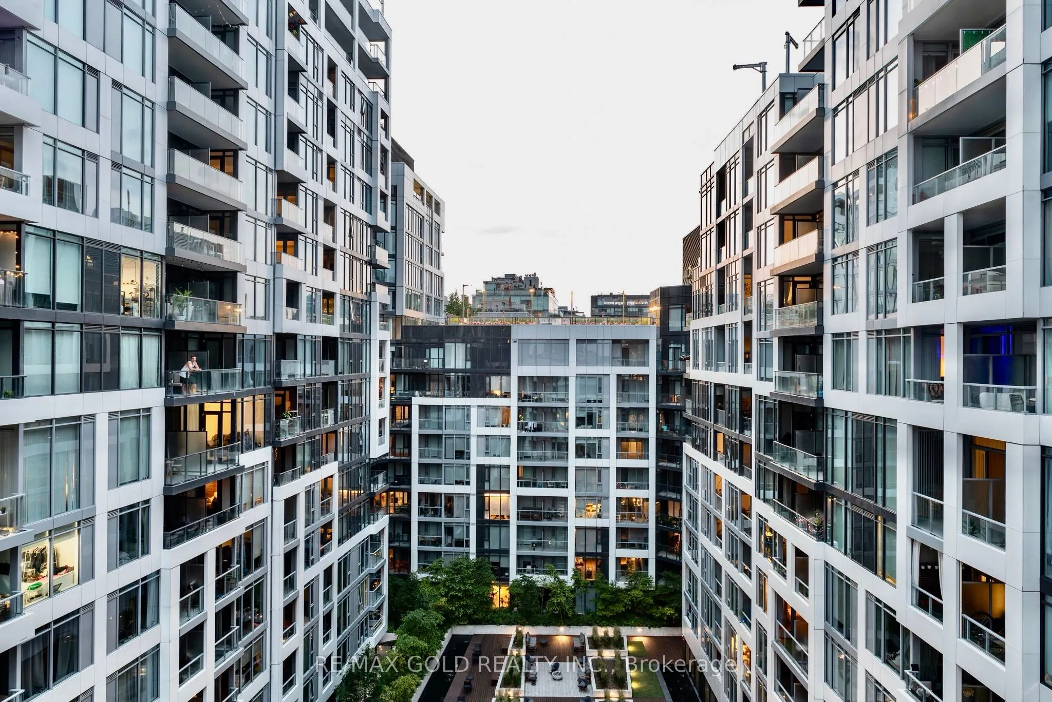 576 Front Street W