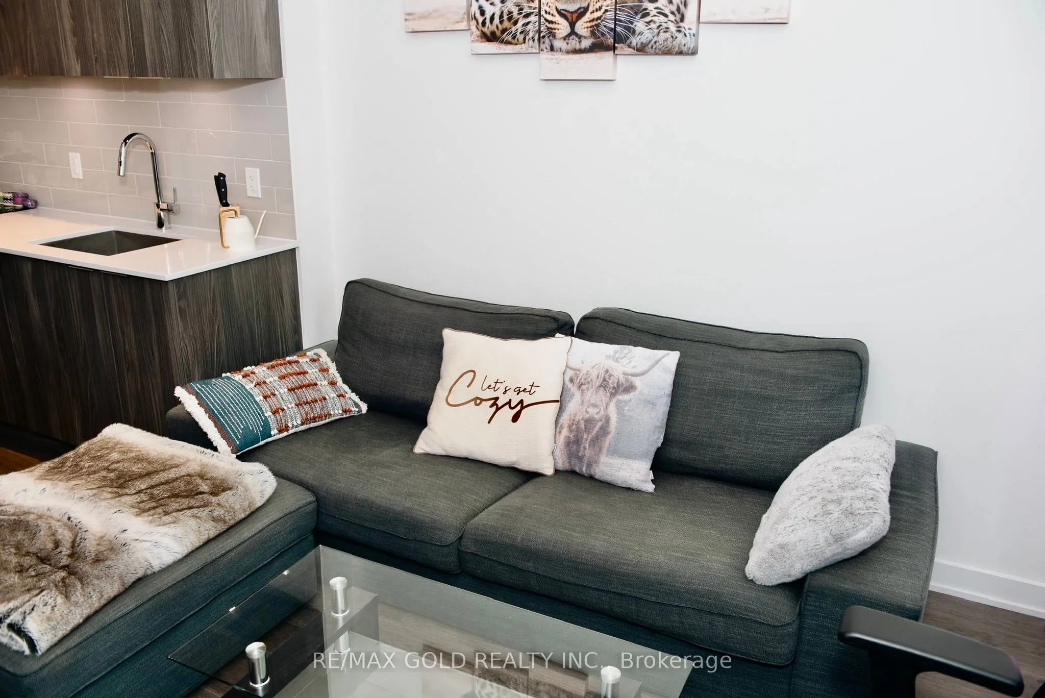 576 Front Street W