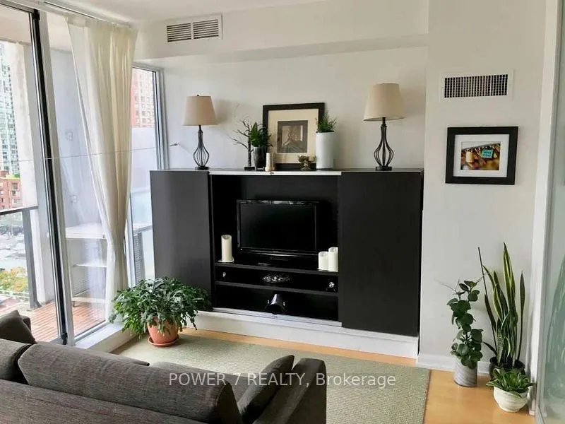 111 Elizabeth Street, #1527