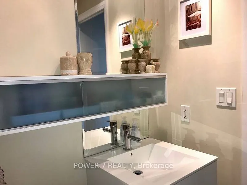 111 Elizabeth Street, #1527