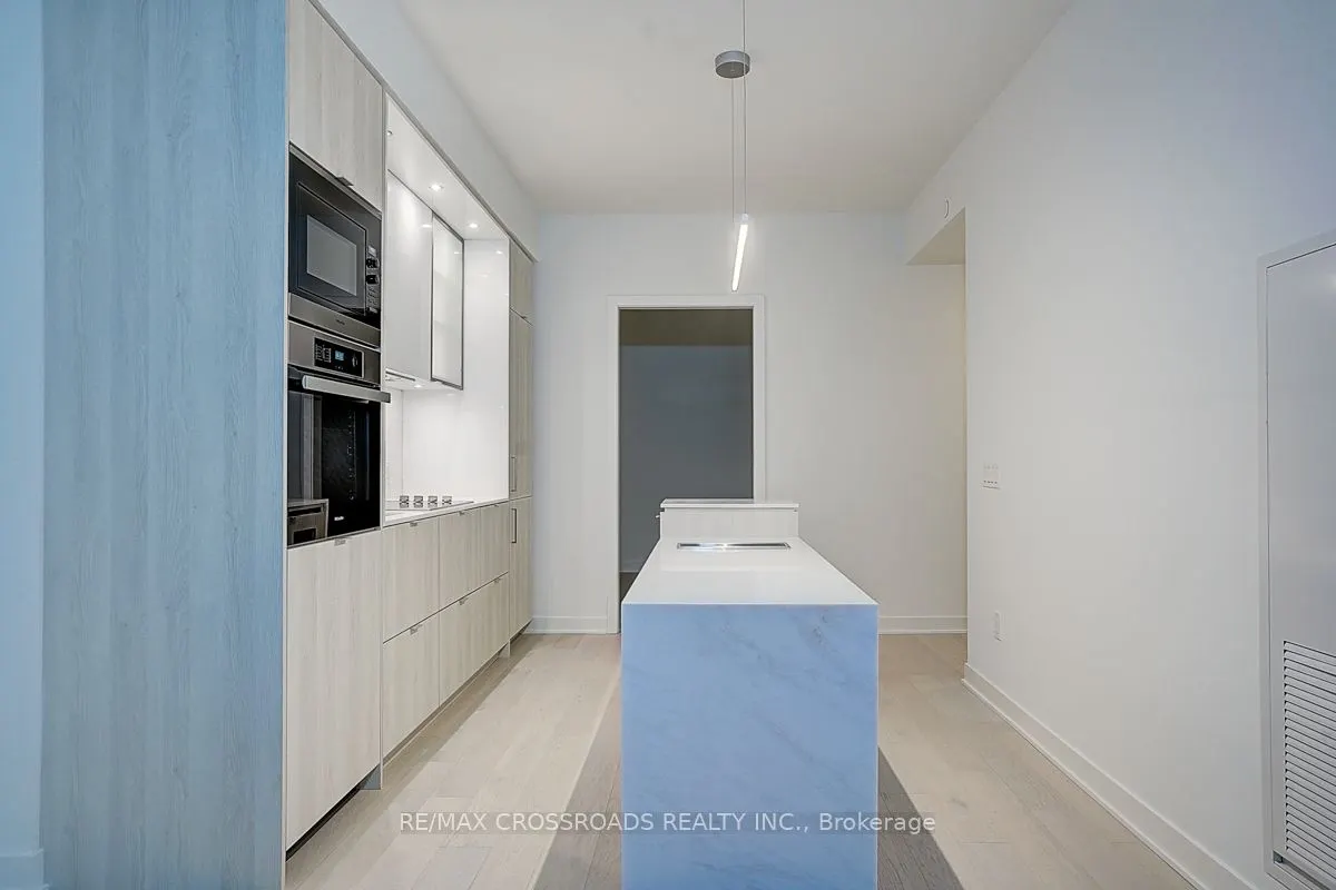11 Yorkville Avenue, #1607