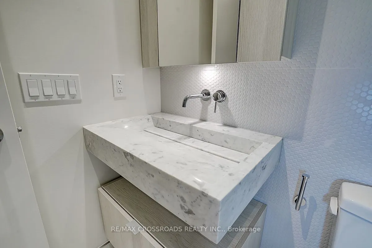 11 Yorkville Avenue, #1607