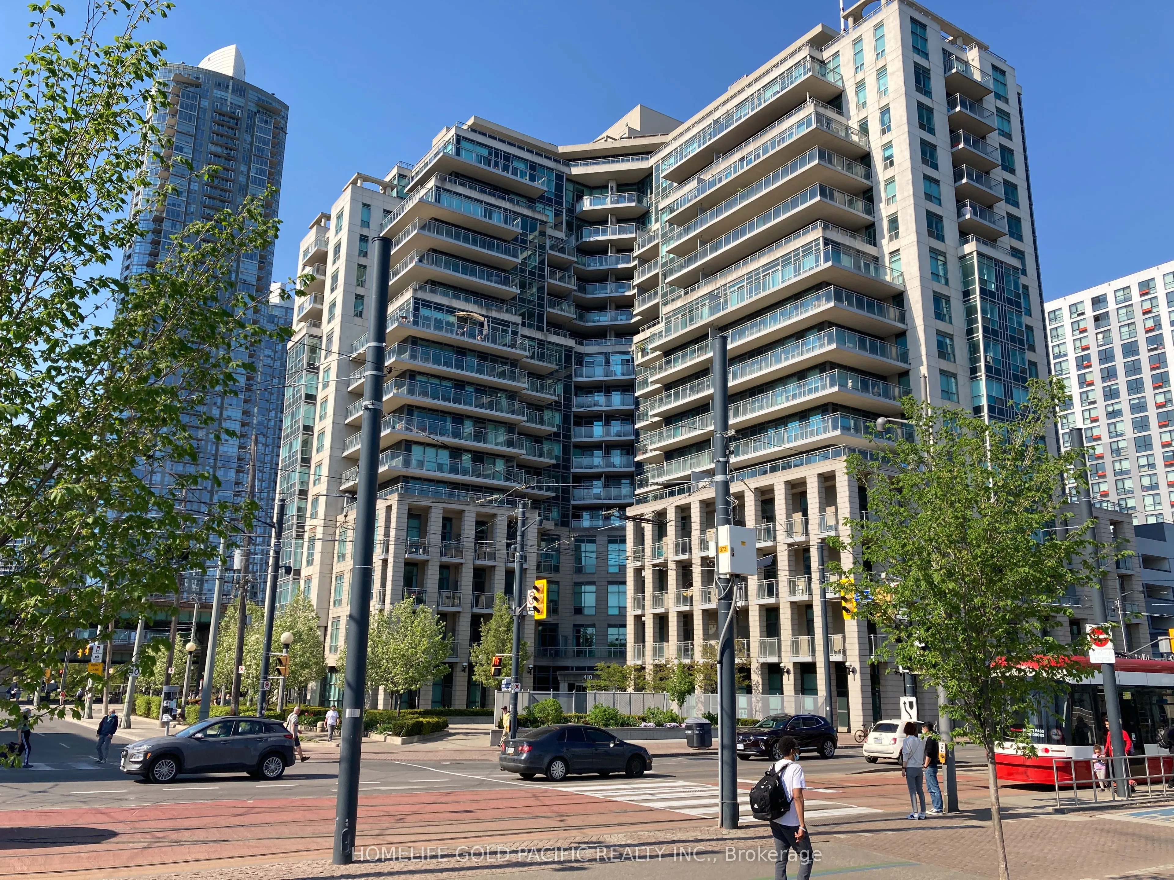 410 Queens Quay W, #702