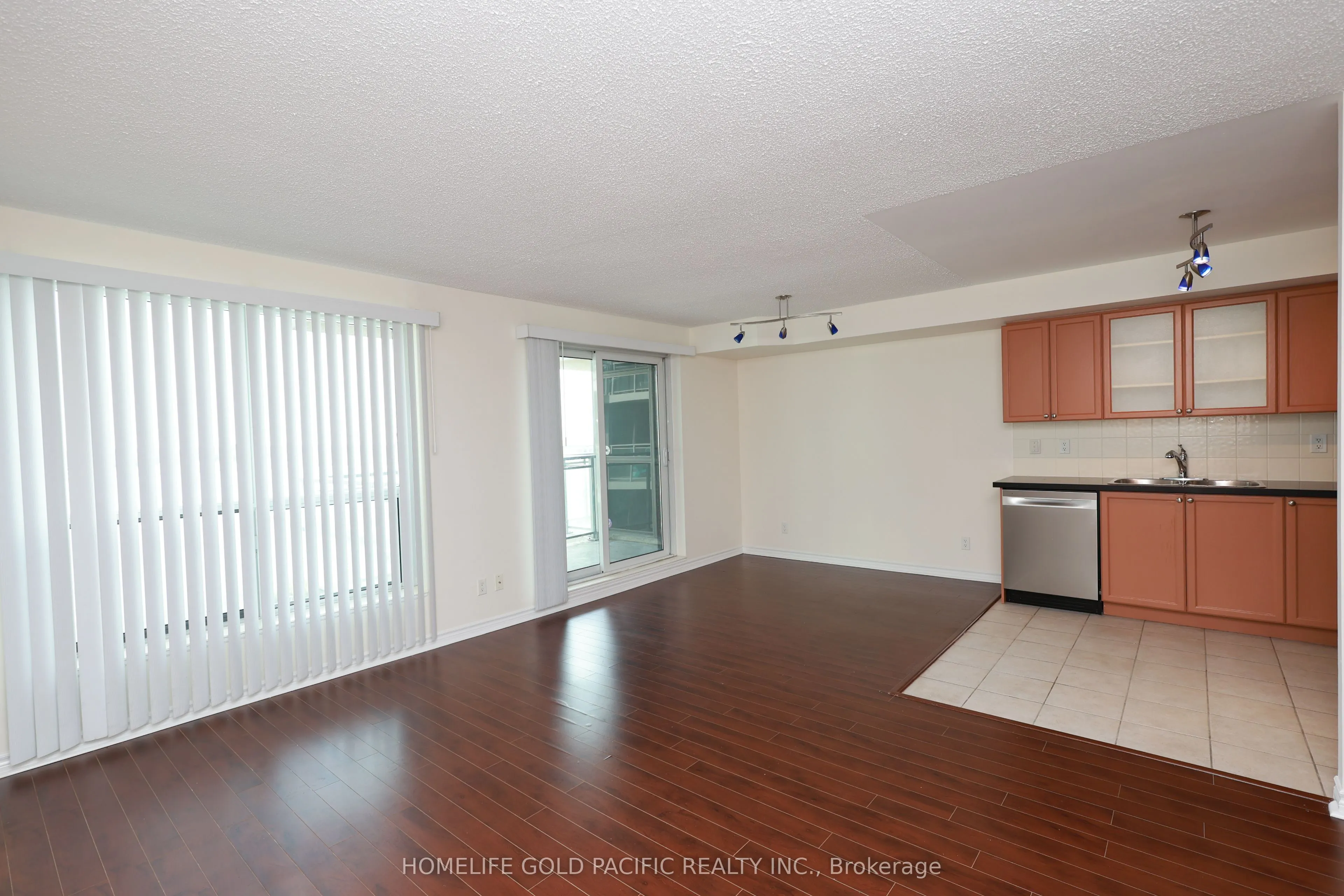 410 Queens Quay W, #702