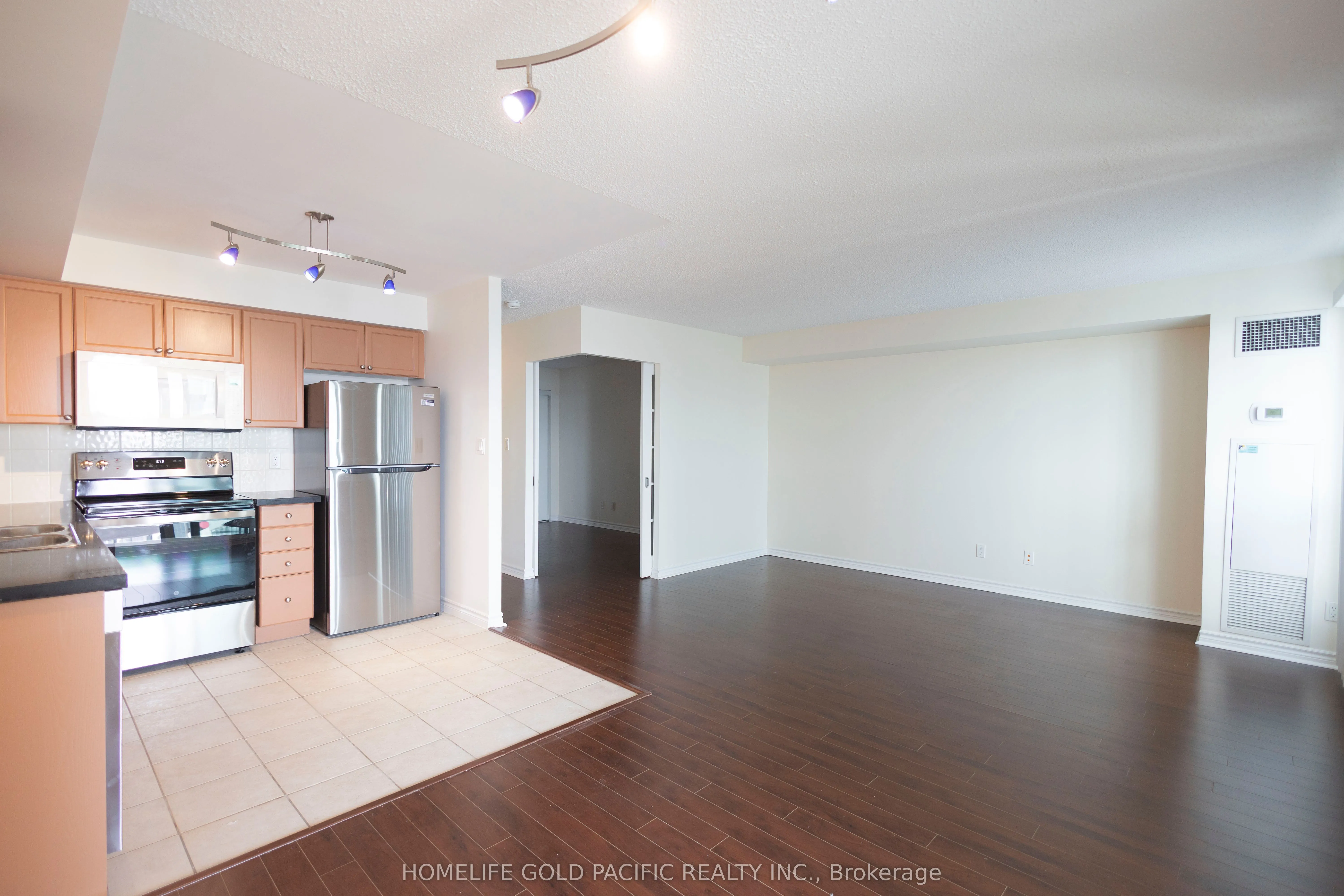 410 Queens Quay W, #702