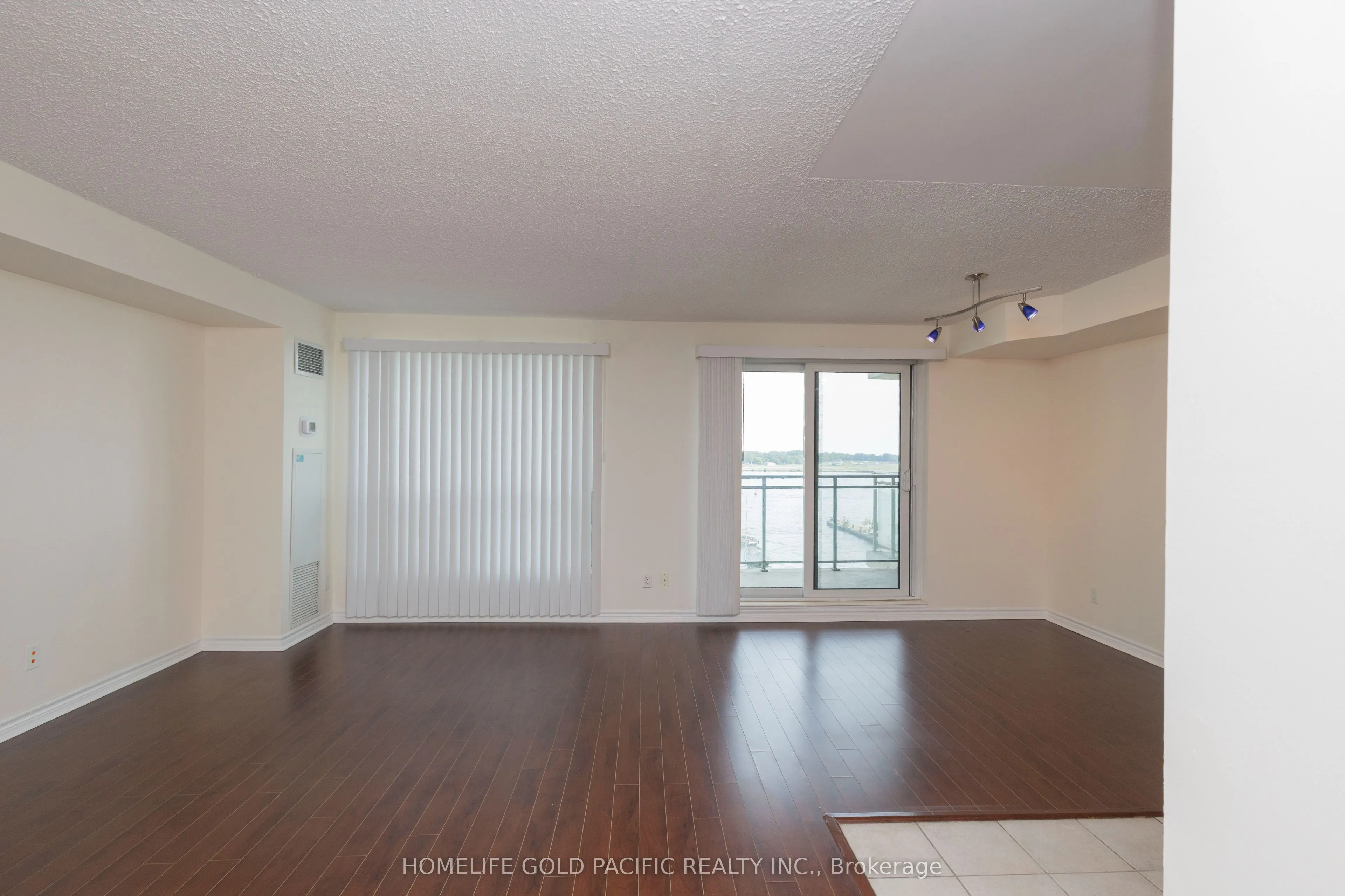 410 Queens Quay W, #702