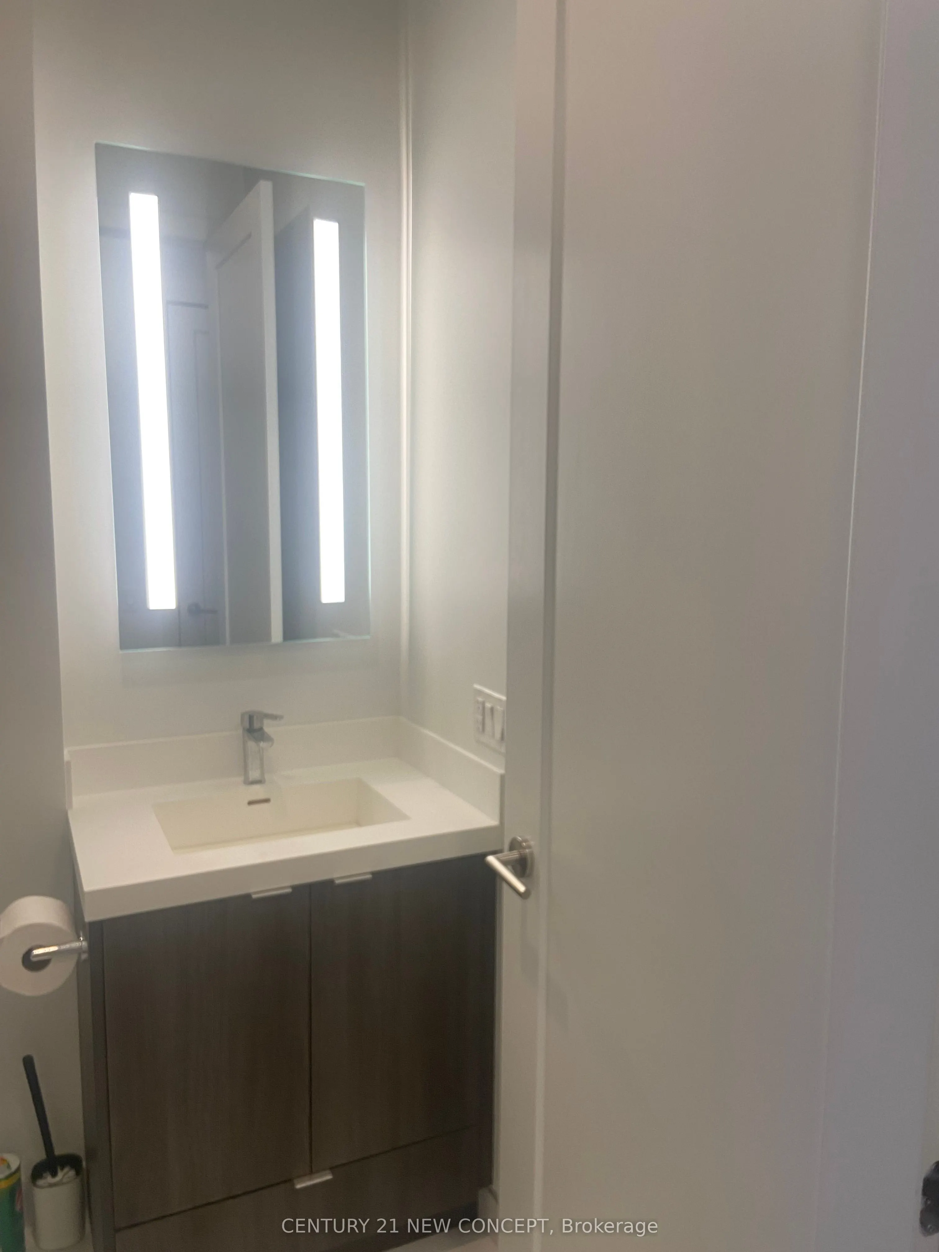 20 Inn On The Park Drive, #244