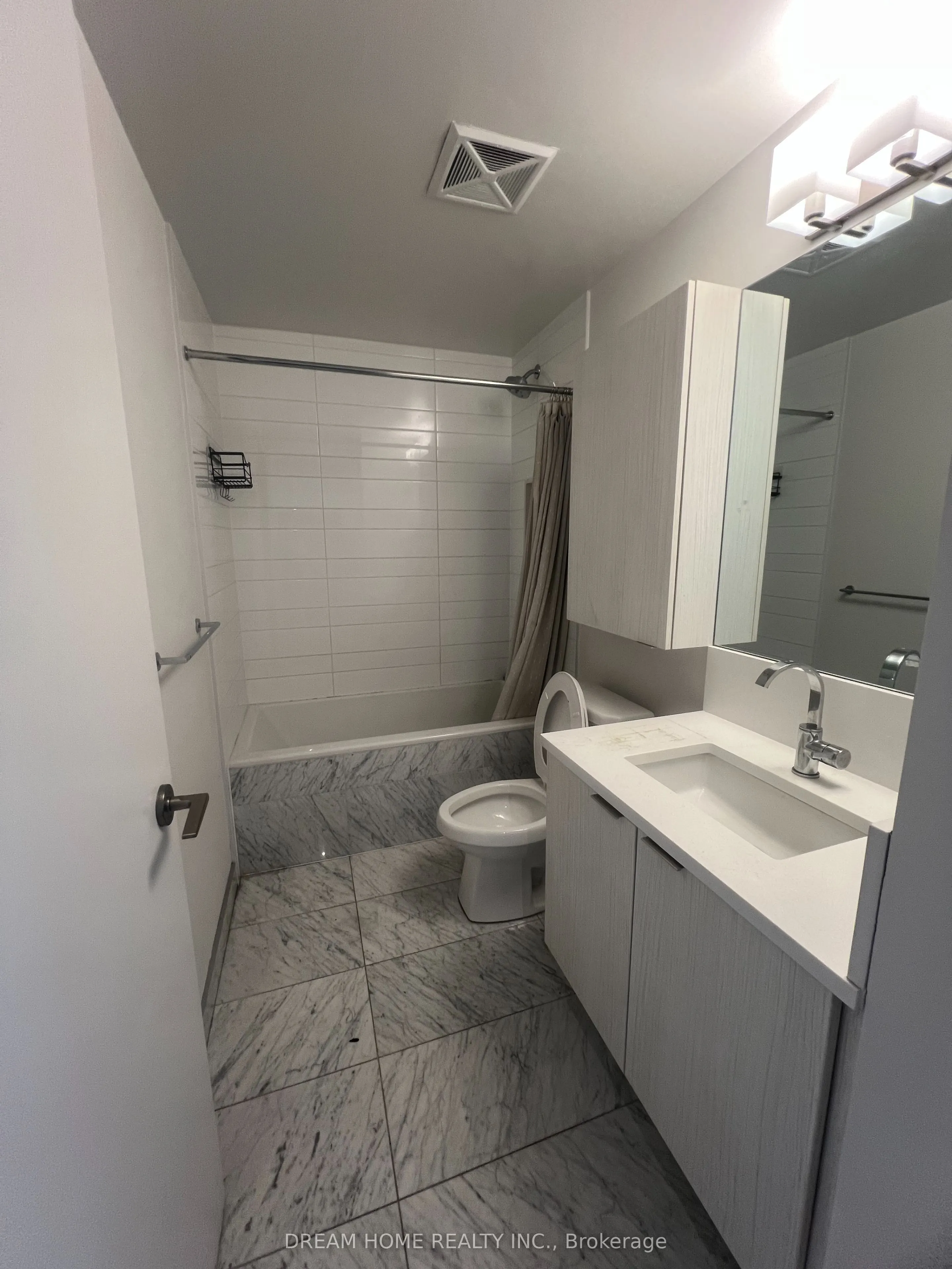 38 Iannuzzi Street E, #807