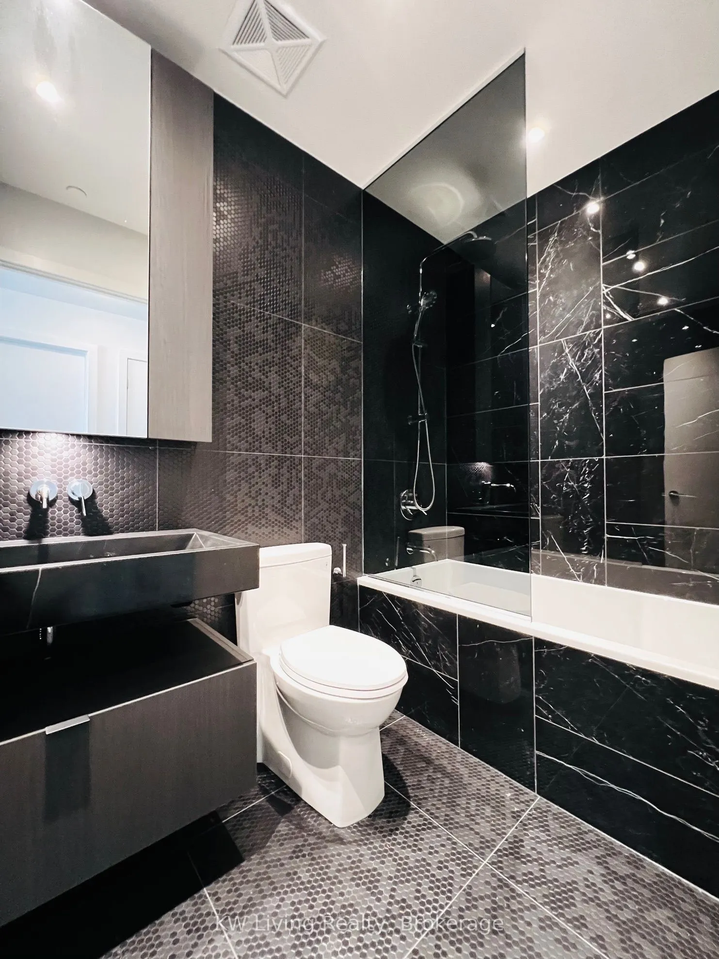 11 Yorkville Avenue, #5101